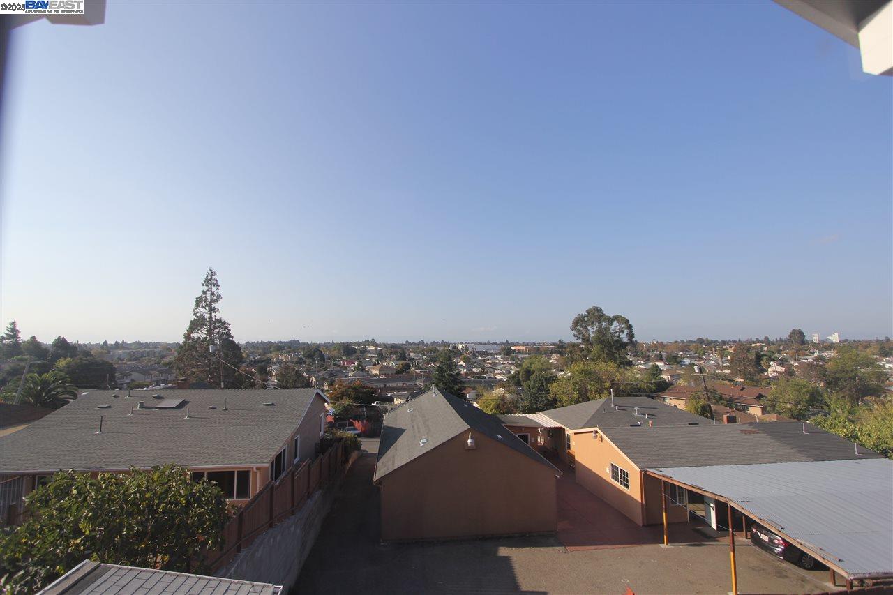 Detail Gallery Image 3 of 18 For 15667 Liberty St, San Leandro,  CA 94578 - 3 Beds | 2/1 Baths
