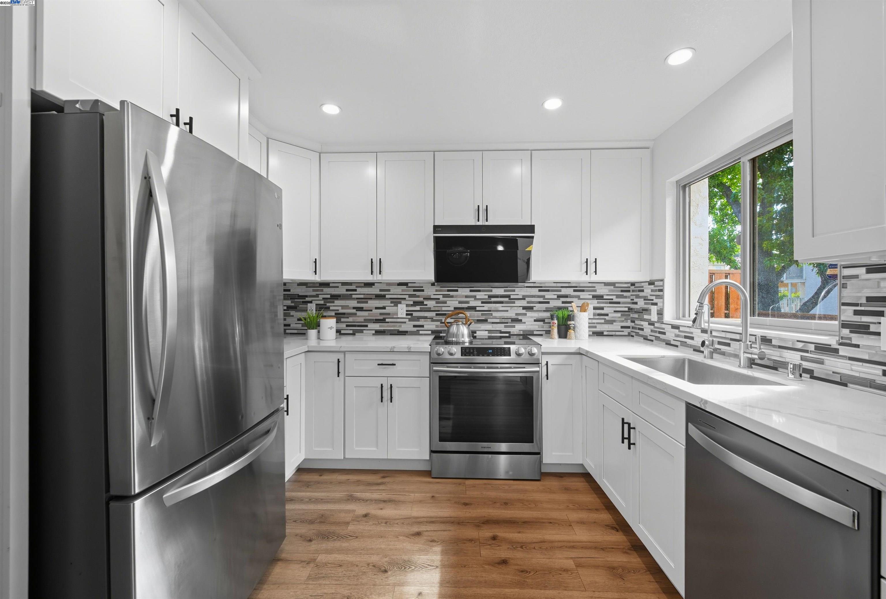 Detail Gallery Image 8 of 44 For 3923 Wildflower Cmn, Fremont,  CA 94538 - 4 Beds | 2/1 Baths