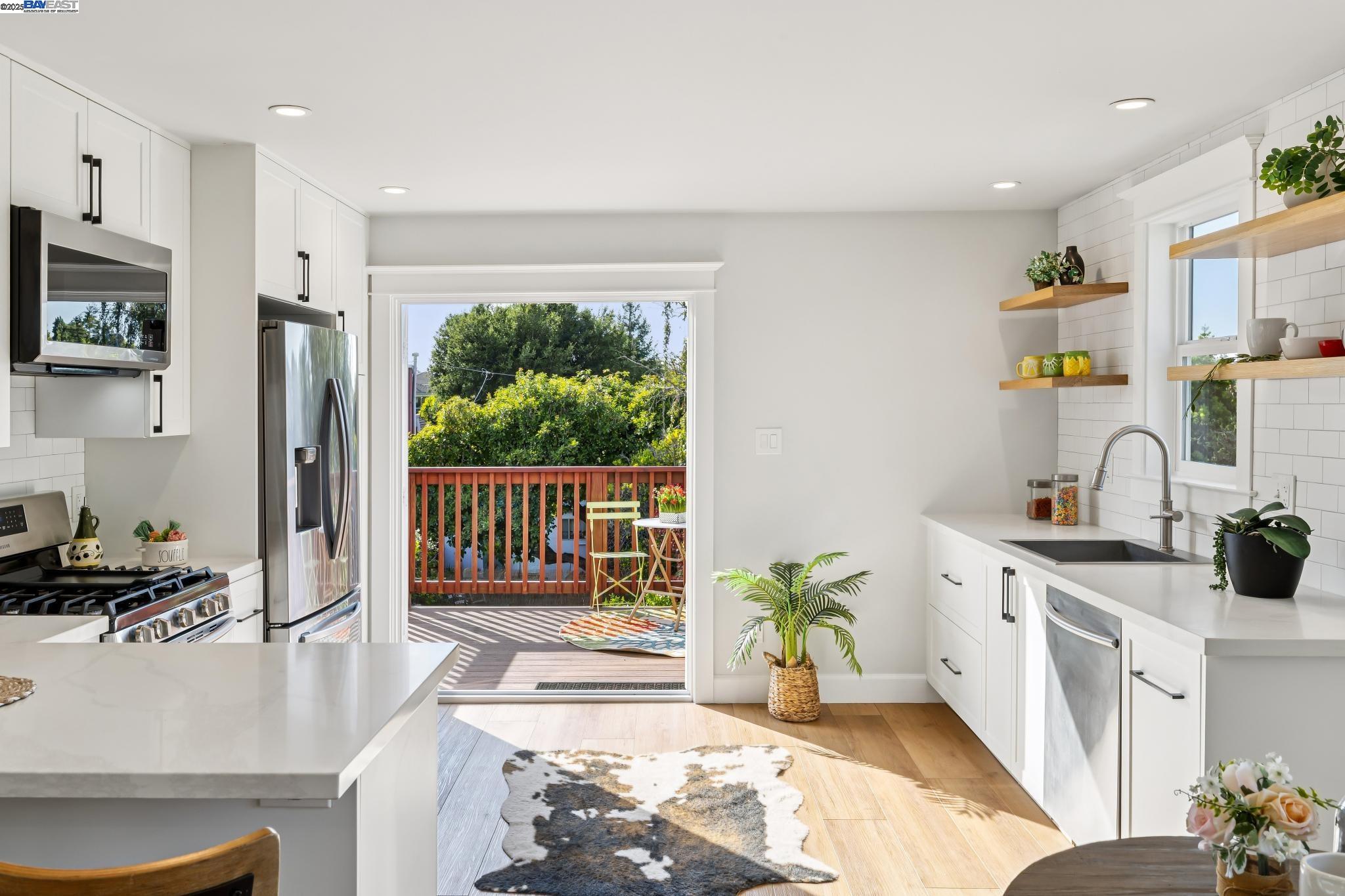 Detail Gallery Image 13 of 50 For 1525 Stanton St, Alameda,  CA 94501 - 4 Beds | 2 Baths