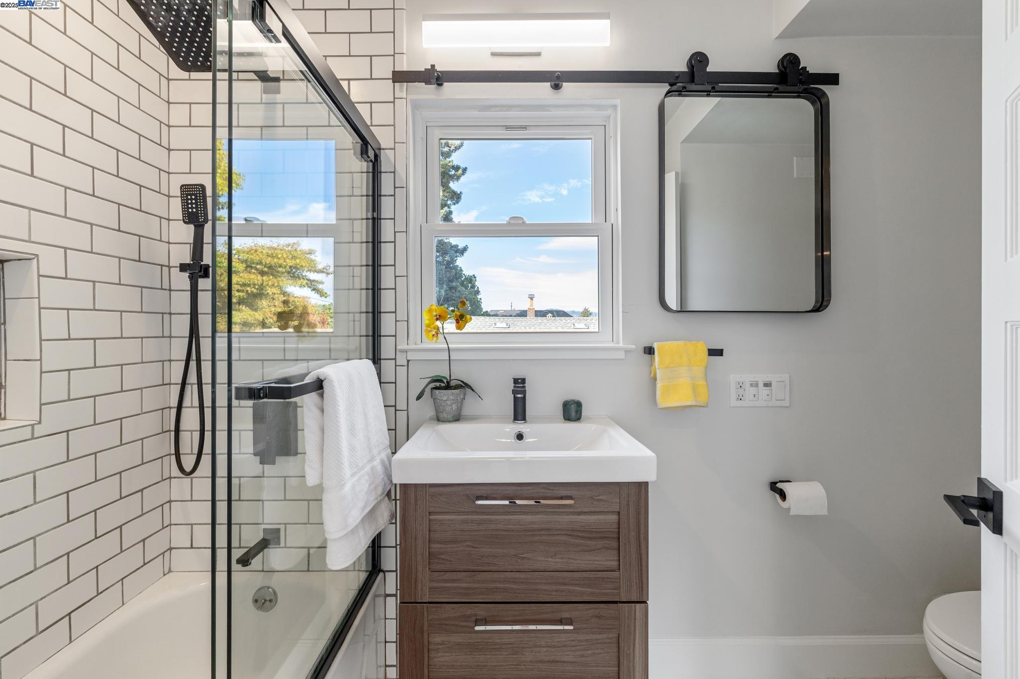 Detail Gallery Image 23 of 50 For 1525 Stanton St, Alameda,  CA 94501 - 4 Beds | 2 Baths