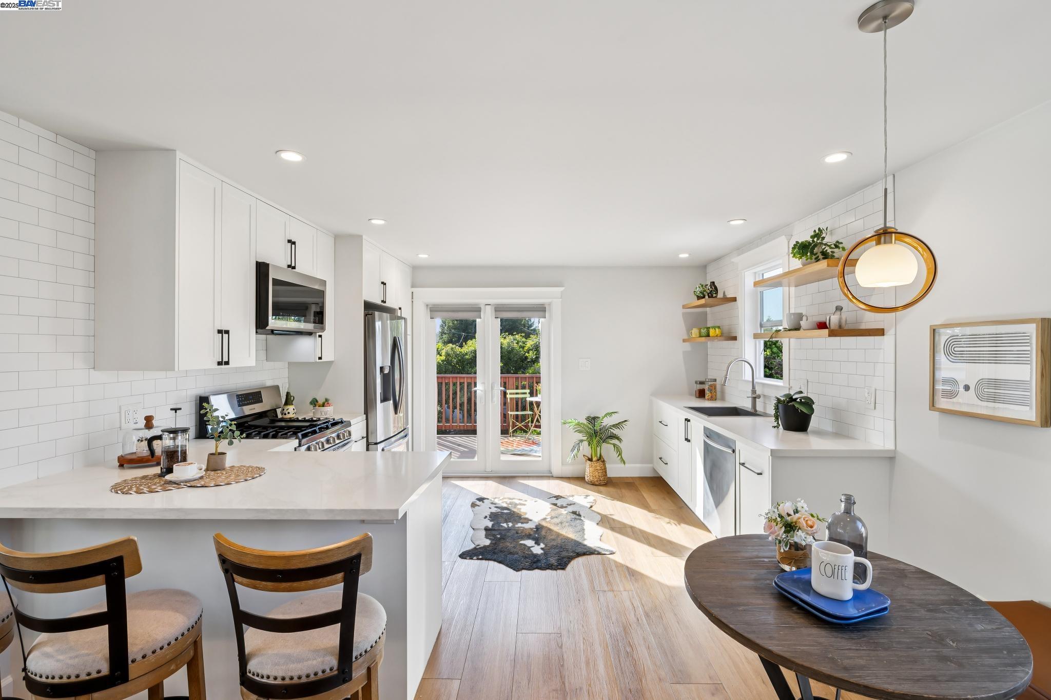 Detail Gallery Image 12 of 50 For 1525 Stanton St, Alameda,  CA 94501 - – Beds | – Baths