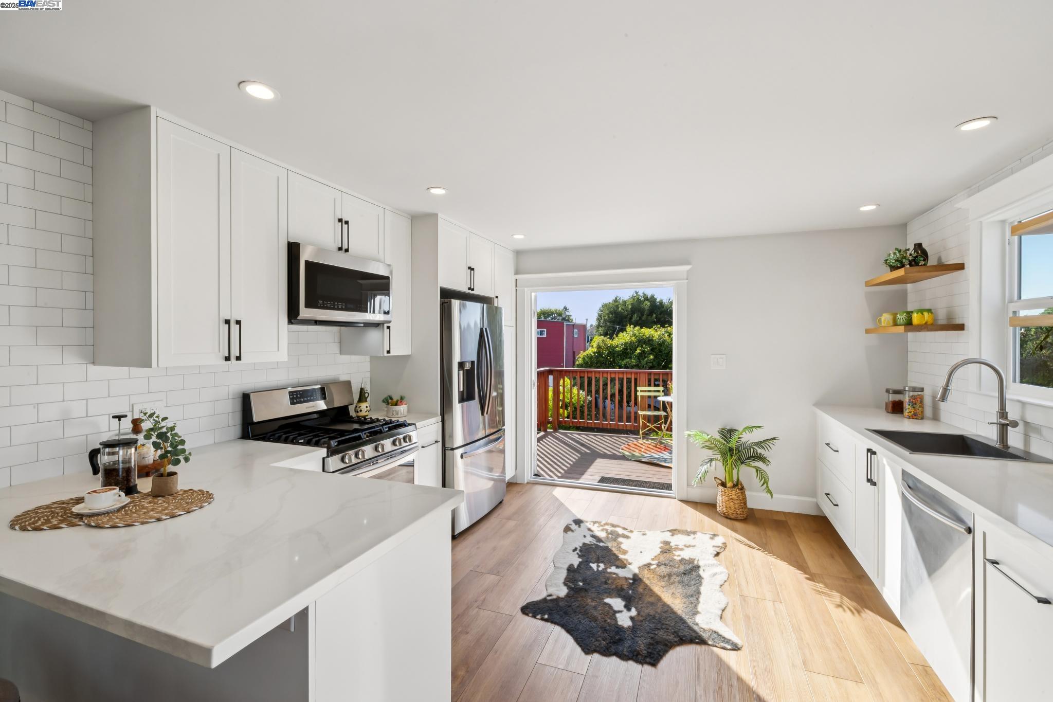 Detail Gallery Image 14 of 50 For 1525 Stanton St, Alameda,  CA 94501 - – Beds | – Baths