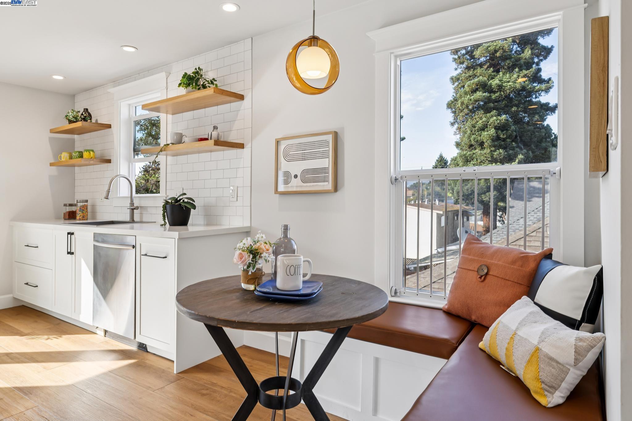 Detail Gallery Image 10 of 50 For 1525 Stanton St, Alameda,  CA 94501 - – Beds | – Baths