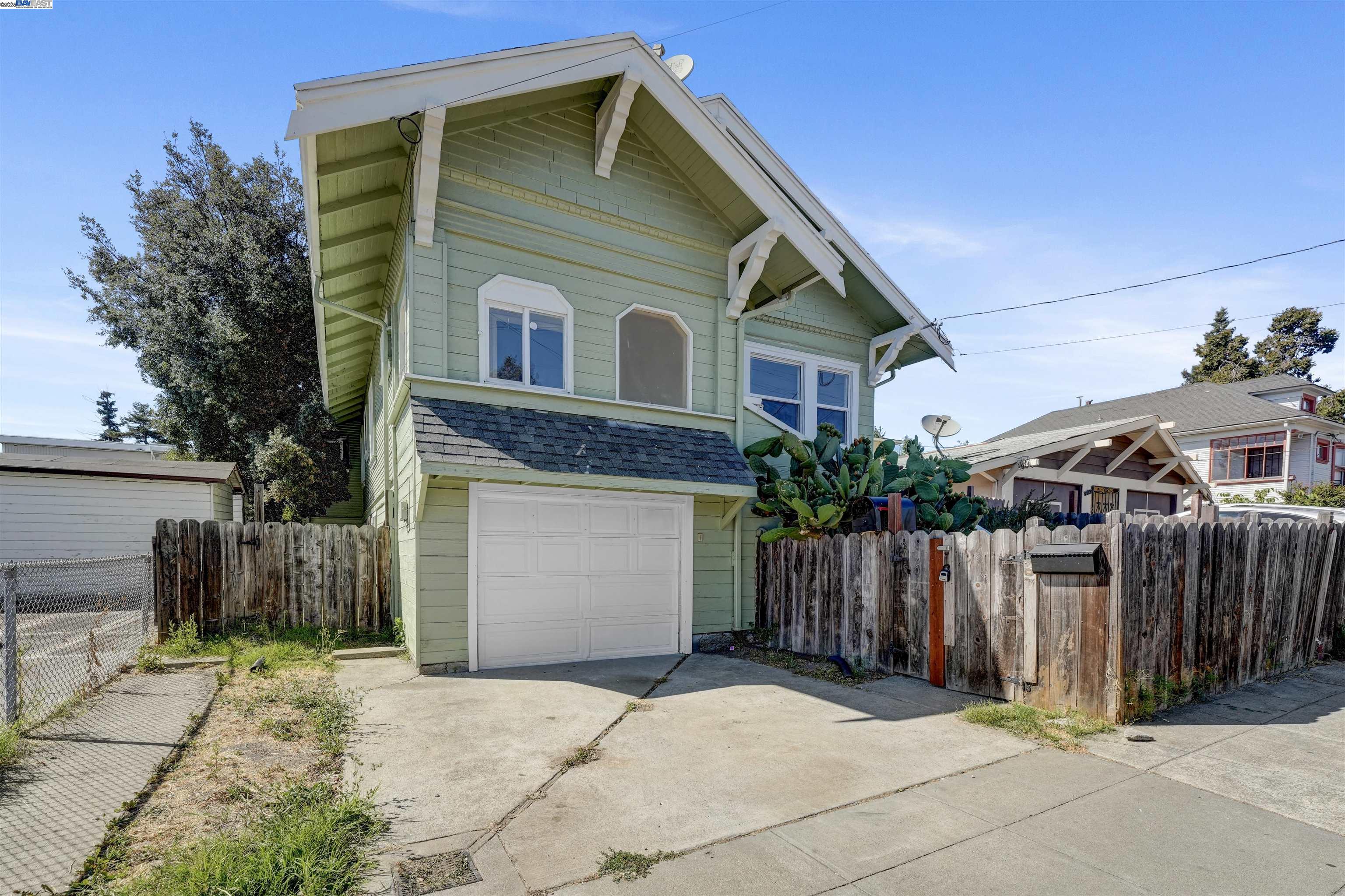 Detail Gallery Image 2 of 60 For 2713 Coolidge Ave, Oakland,  CA 94601 - 3 Beds | 1/1 Baths