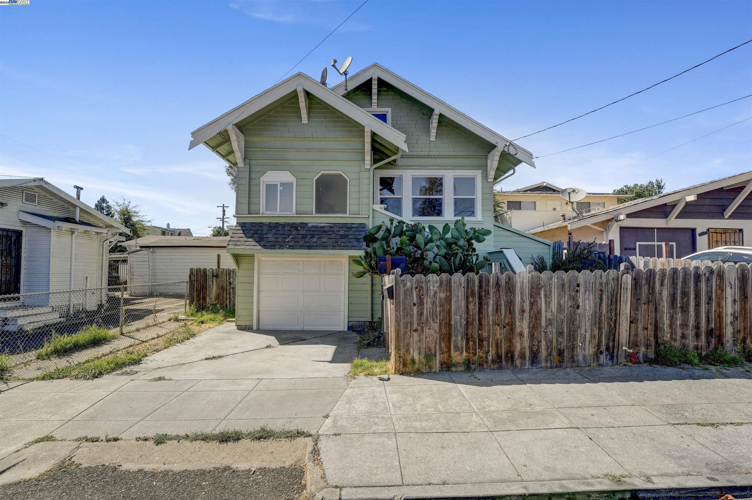 Detail Gallery Image 4 of 60 For 2713 Coolidge Ave, Oakland,  CA 94601 - 3 Beds | 1/1 Baths
