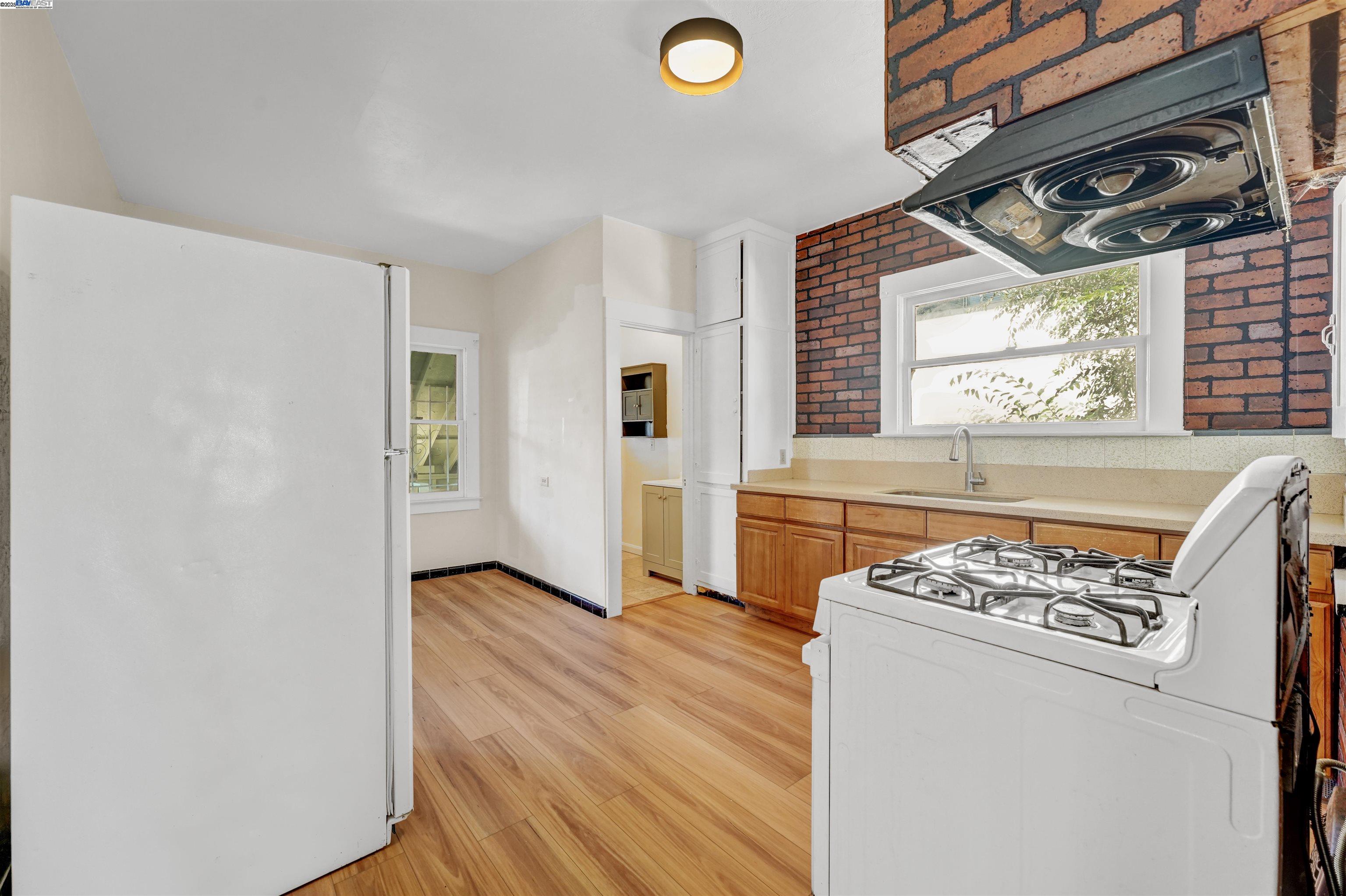 Detail Gallery Image 37 of 60 For 2713 Coolidge Ave, Oakland,  CA 94601 - 3 Beds | 1/1 Baths
