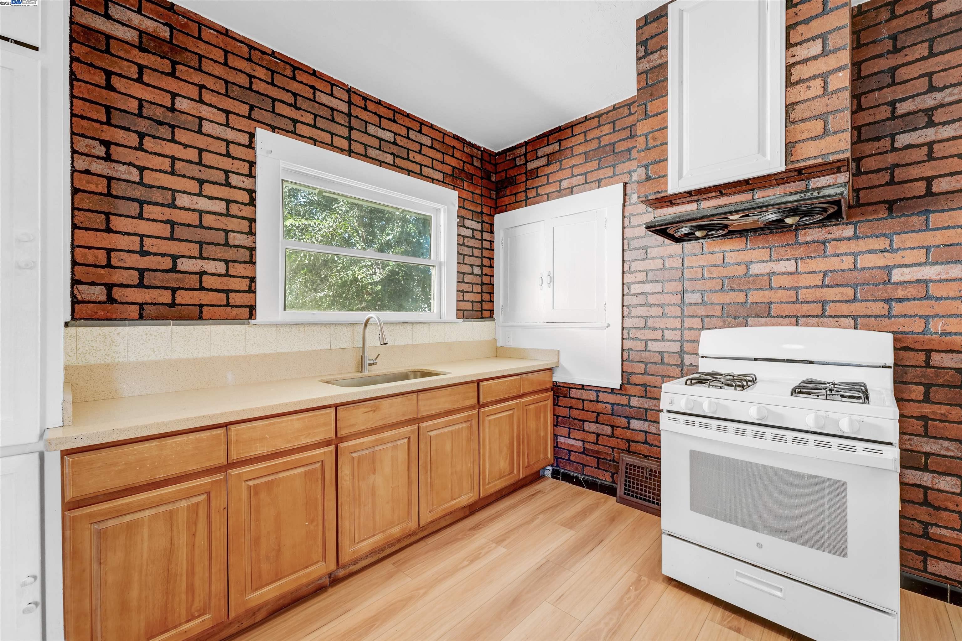 Detail Gallery Image 40 of 60 For 2713 Coolidge Ave, Oakland,  CA 94601 - 3 Beds | 1/1 Baths