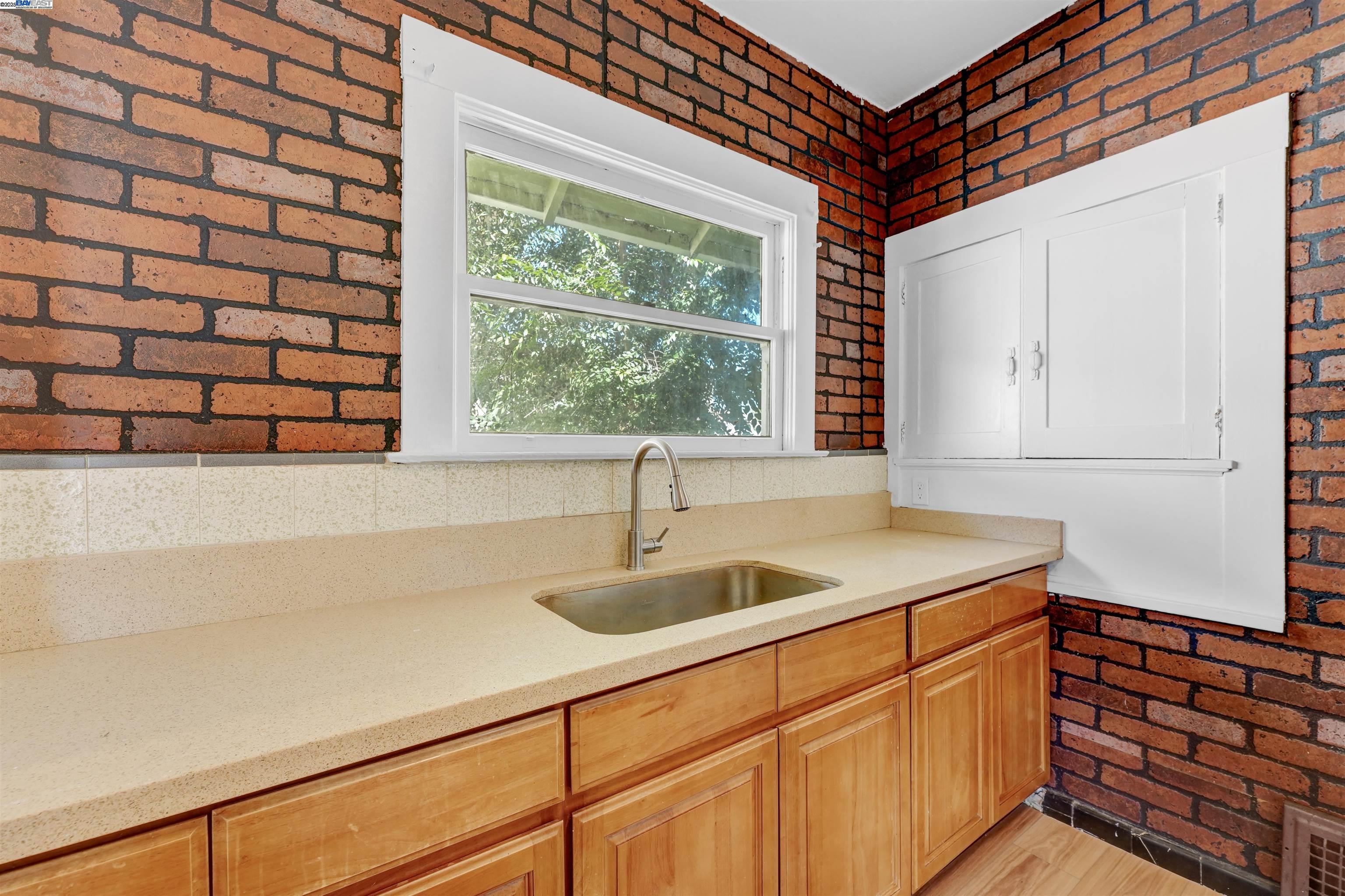 Detail Gallery Image 41 of 60 For 2713 Coolidge Ave, Oakland,  CA 94601 - 3 Beds | 1/1 Baths