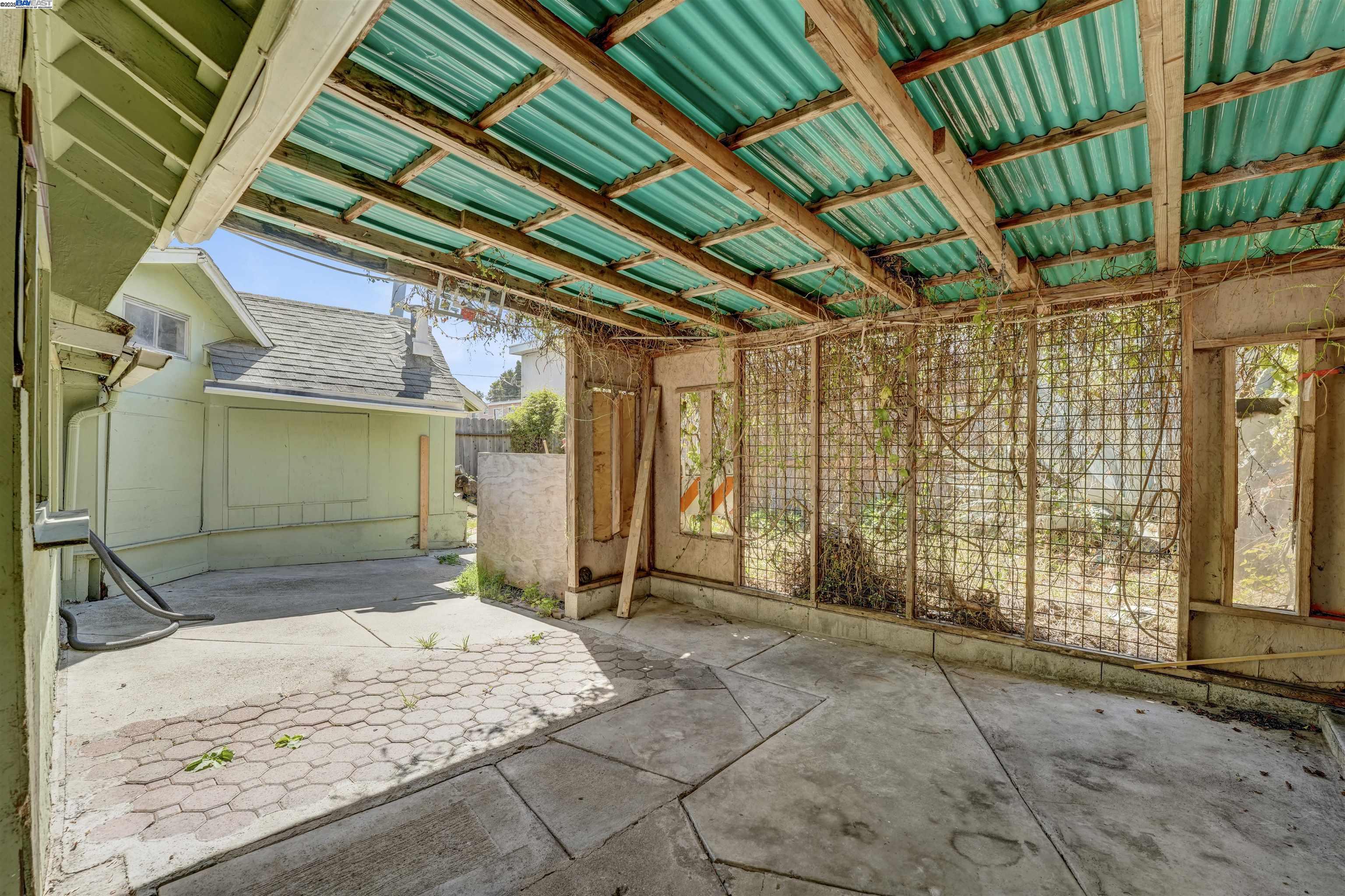 Detail Gallery Image 43 of 60 For 2713 Coolidge Ave, Oakland,  CA 94601 - 3 Beds | 1/1 Baths