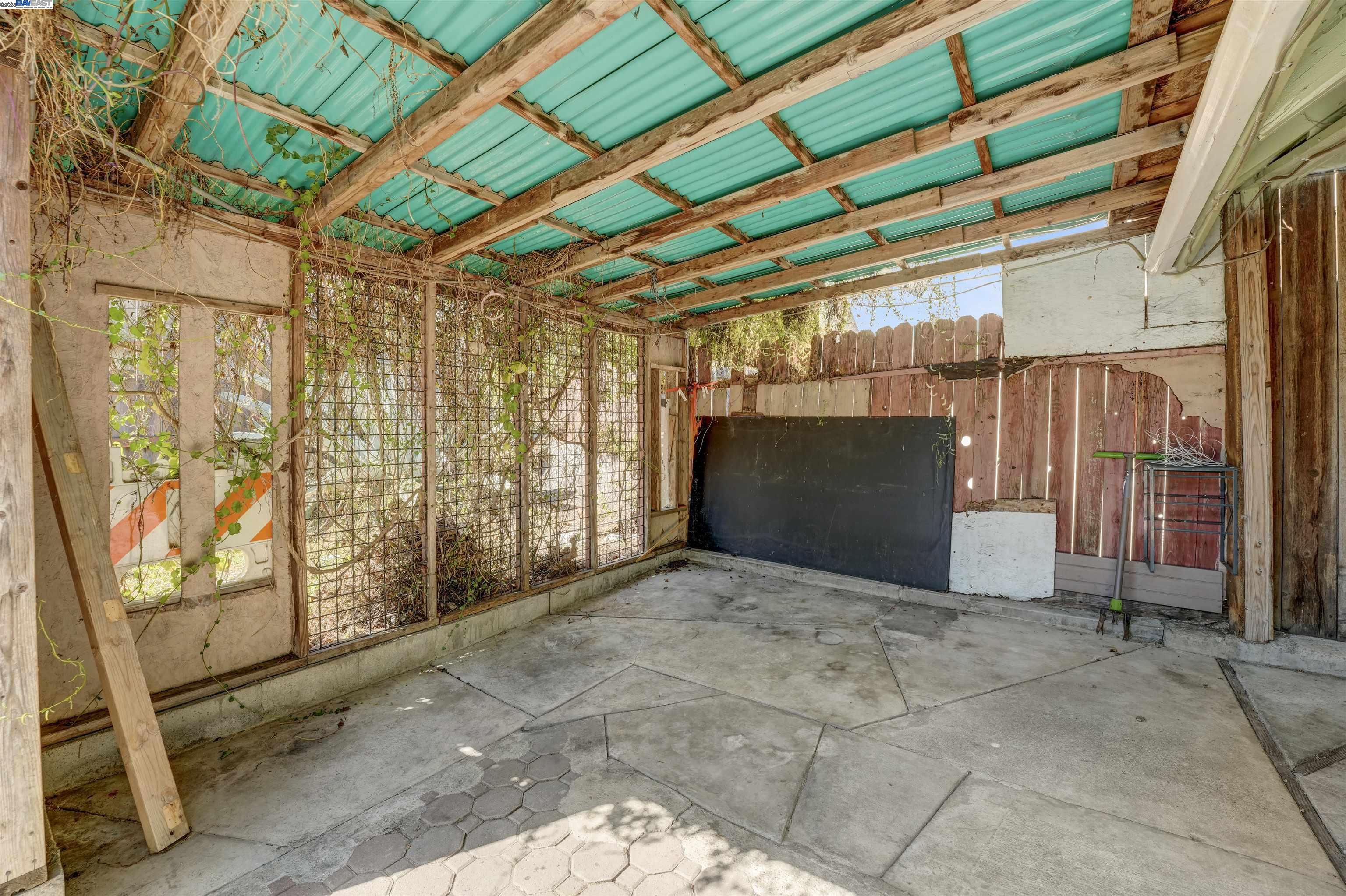 Detail Gallery Image 44 of 60 For 2713 Coolidge Ave, Oakland,  CA 94601 - 3 Beds | 1/1 Baths