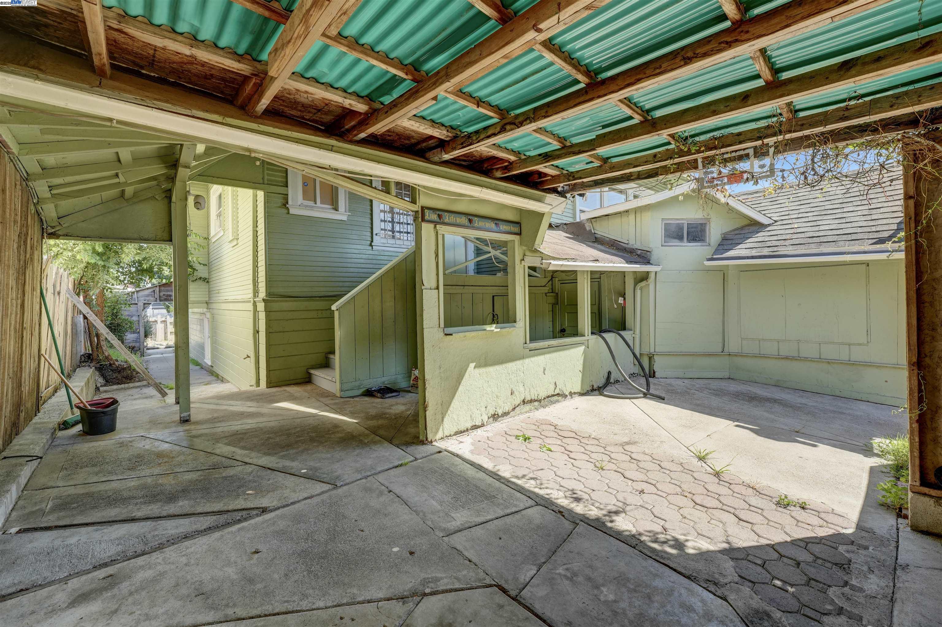 Detail Gallery Image 46 of 60 For 2713 Coolidge Ave, Oakland,  CA 94601 - 3 Beds | 1/1 Baths