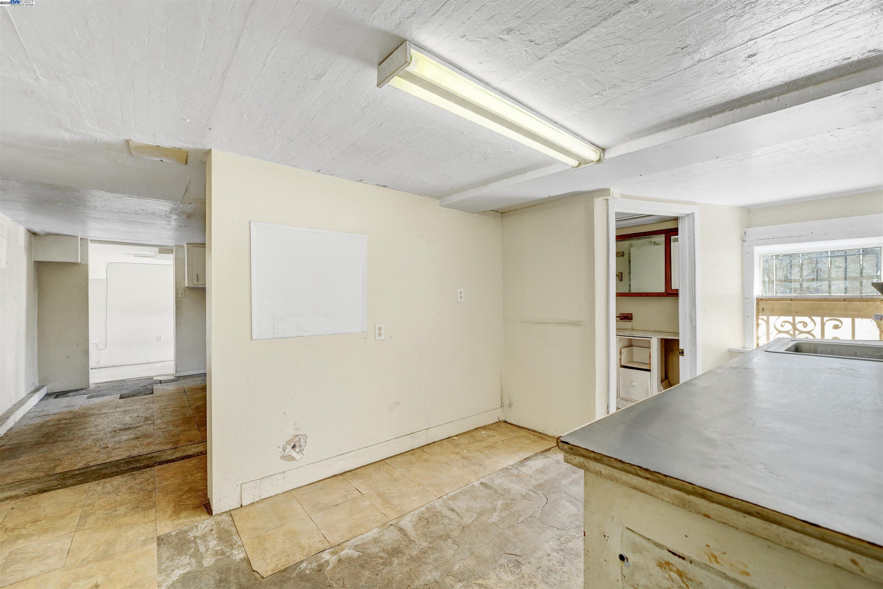 Detail Gallery Image 48 of 60 For 2713 Coolidge Ave, Oakland,  CA 94601 - 3 Beds | 1/1 Baths