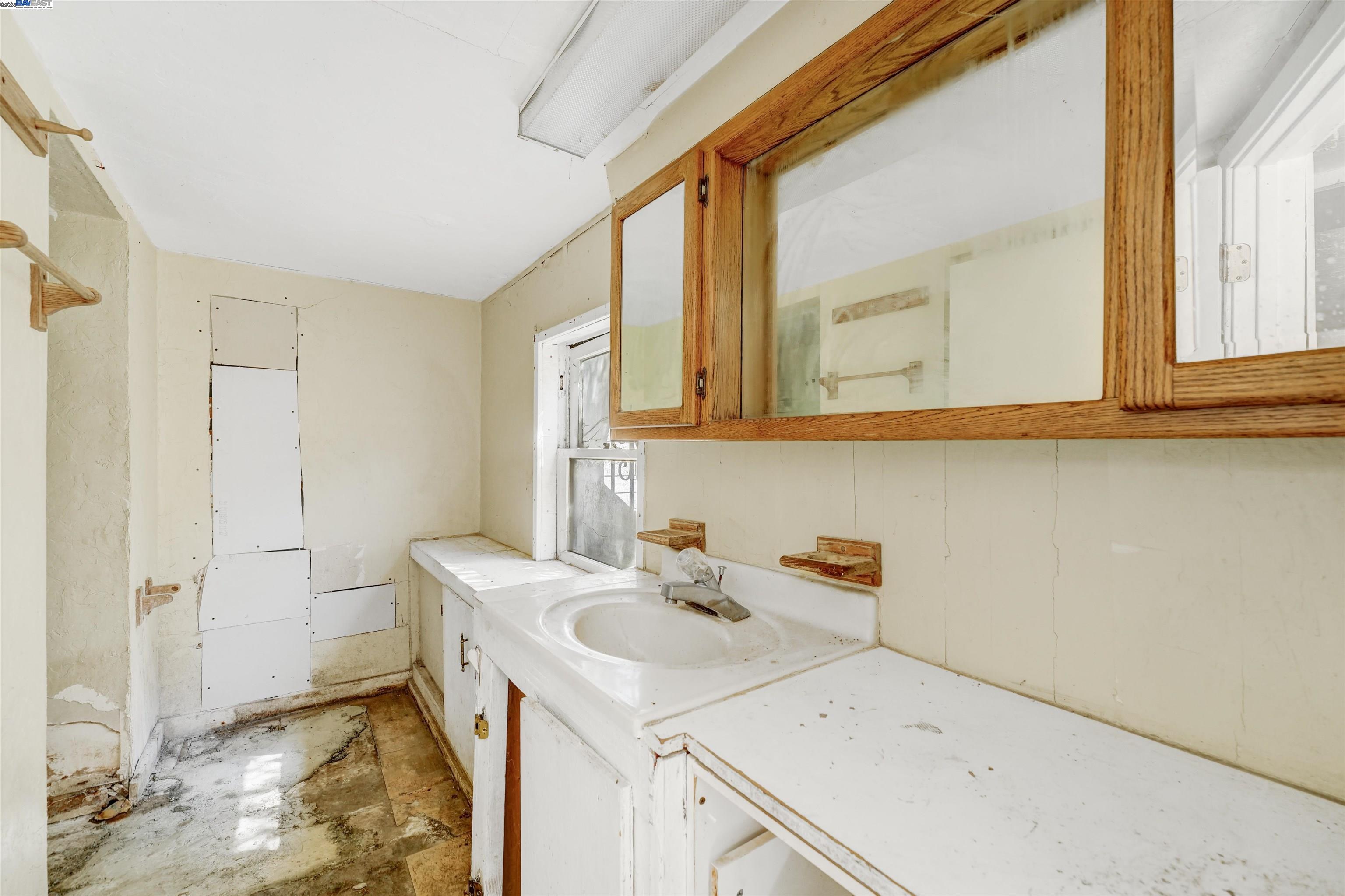 Detail Gallery Image 51 of 60 For 2713 Coolidge Ave, Oakland,  CA 94601 - 3 Beds | 1/1 Baths