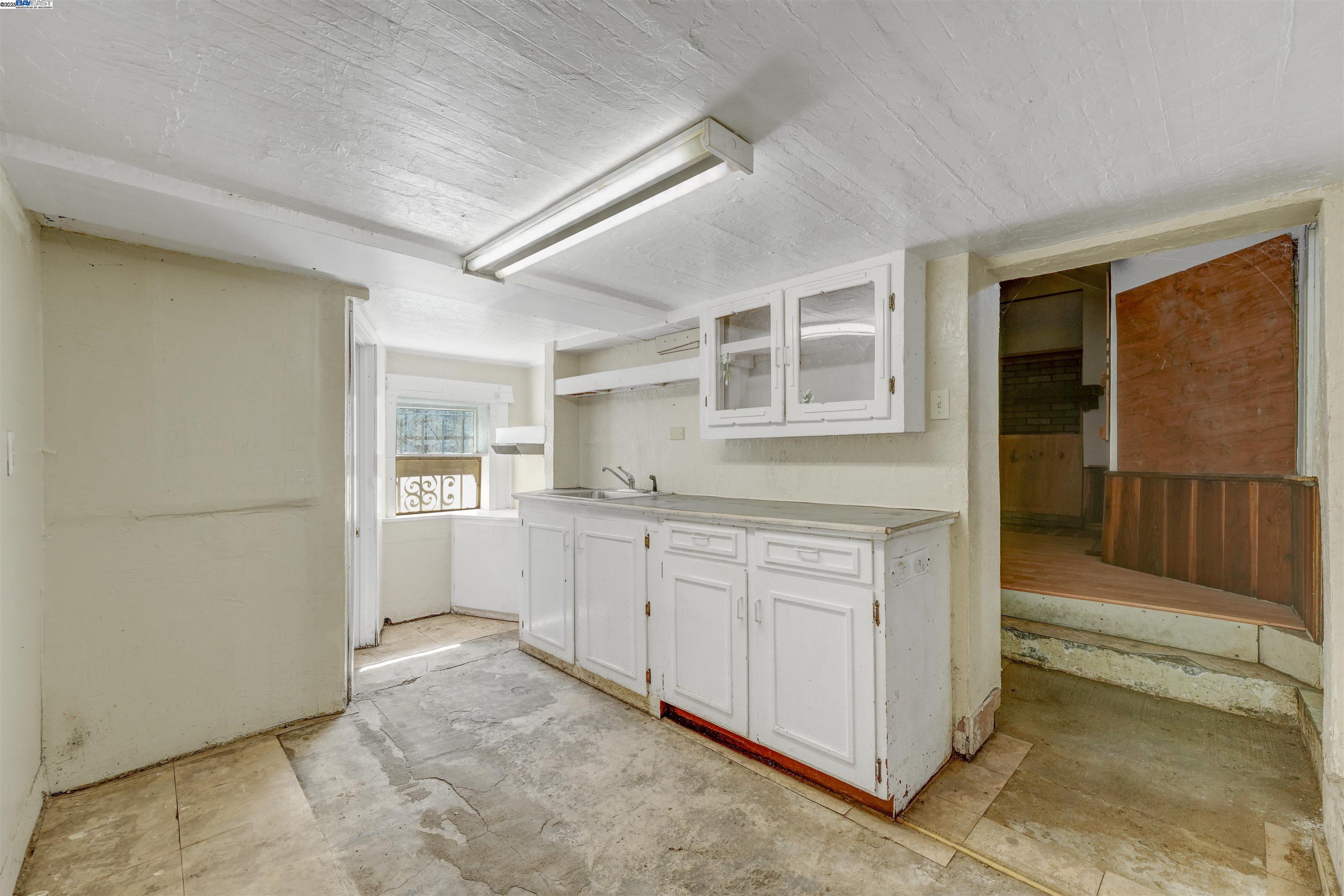 Detail Gallery Image 53 of 60 For 2713 Coolidge Ave, Oakland,  CA 94601 - 3 Beds | 1/1 Baths