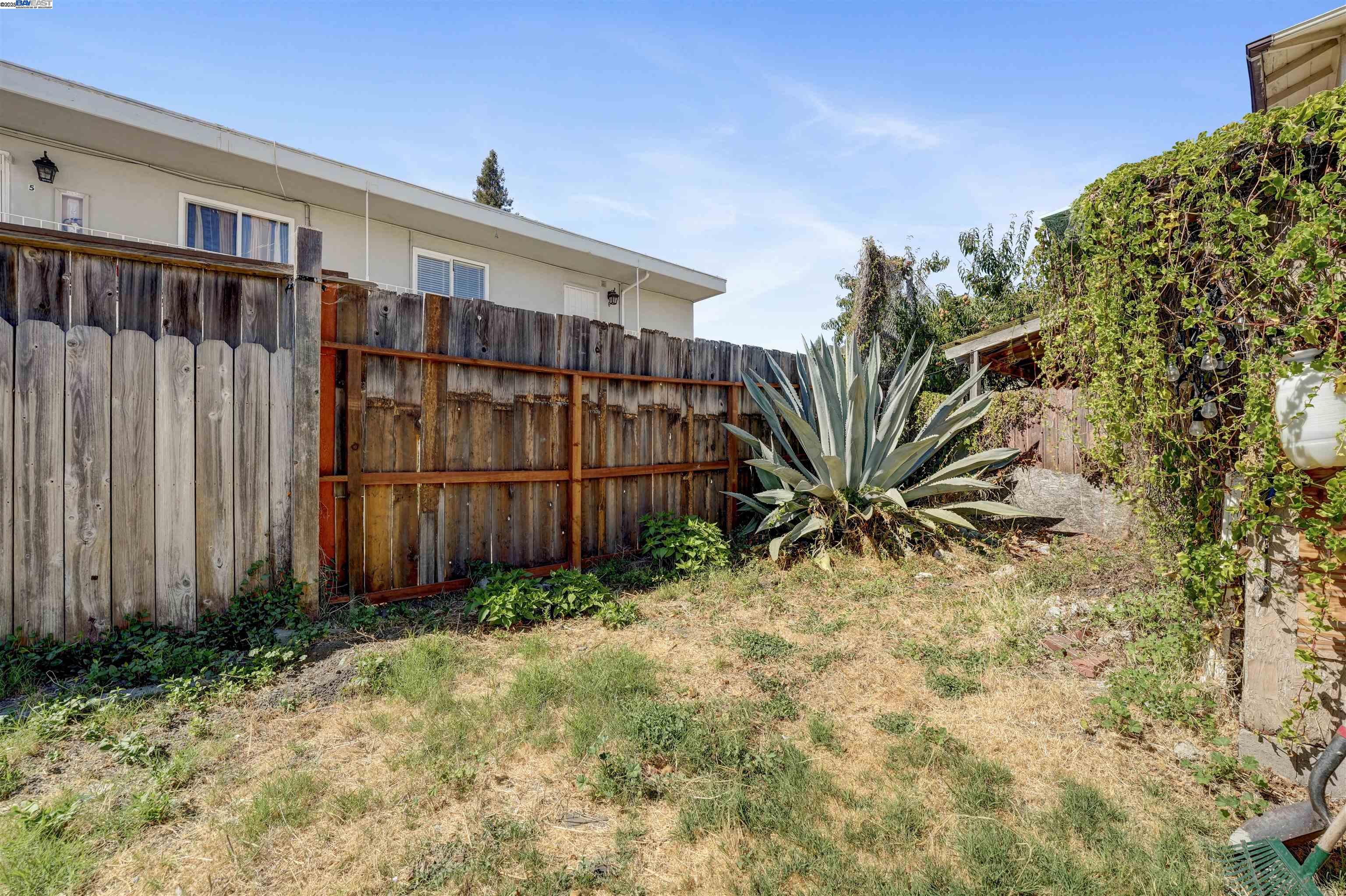 Detail Gallery Image 59 of 60 For 2713 Coolidge Ave, Oakland,  CA 94601 - 3 Beds | 1/1 Baths