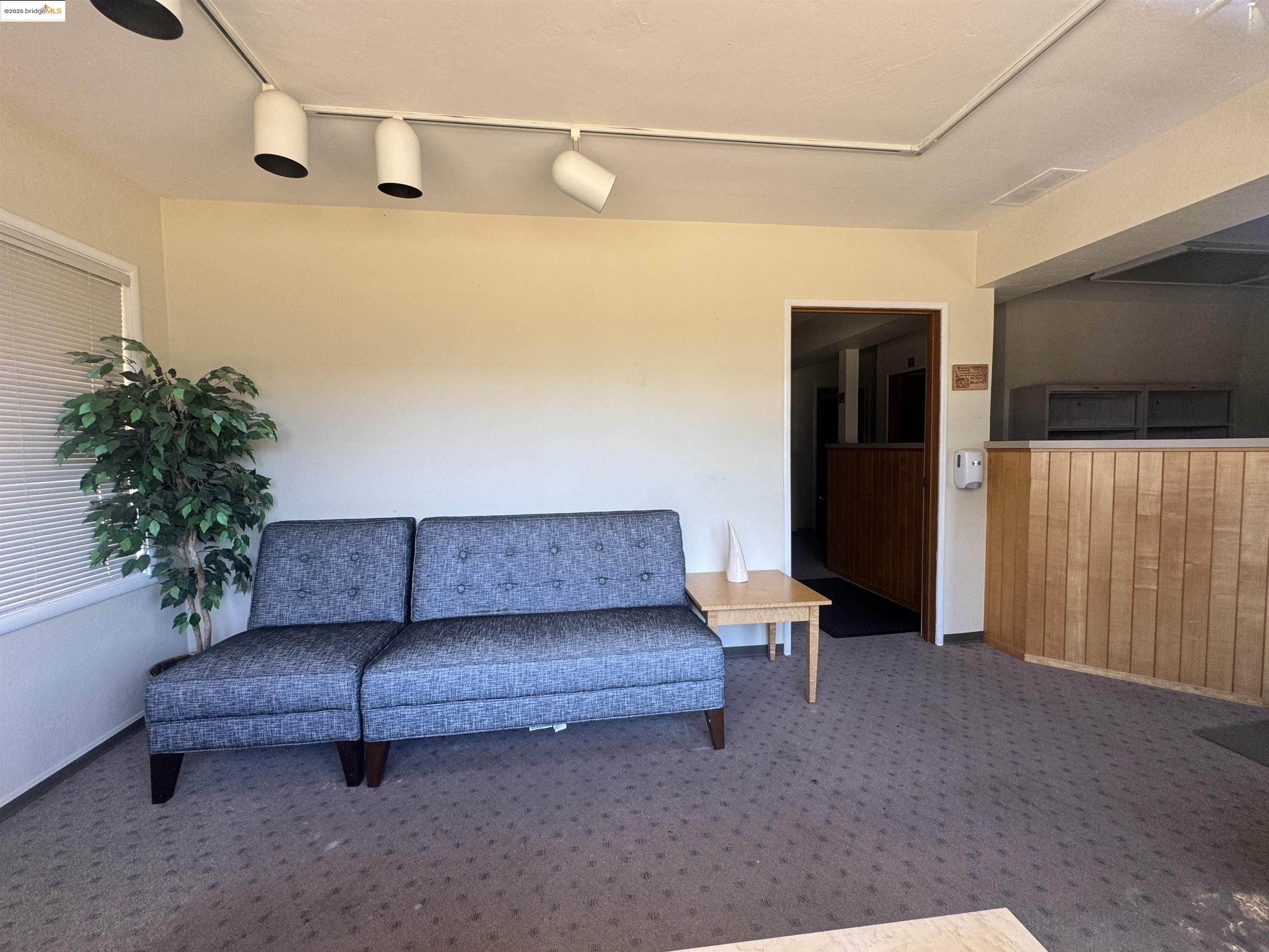Detail Gallery Image 6 of 8 For 400 Joaquin Ave, San Leandro,  CA 94577 - – Beds | – Baths