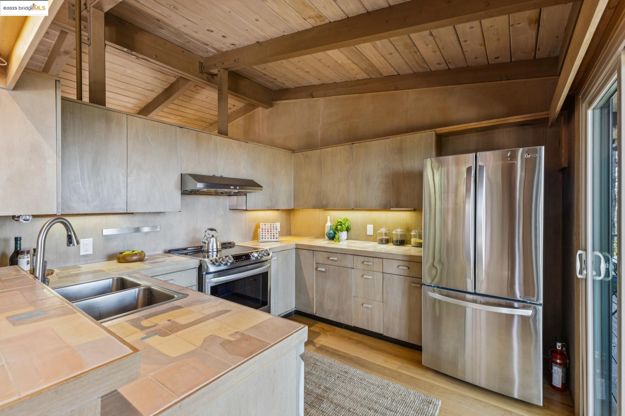 Detail Gallery Image 16 of 60 For 5 Maybeck Twin Dr, Berkeley,  CA 94708 - 3 Beds | 2 Baths