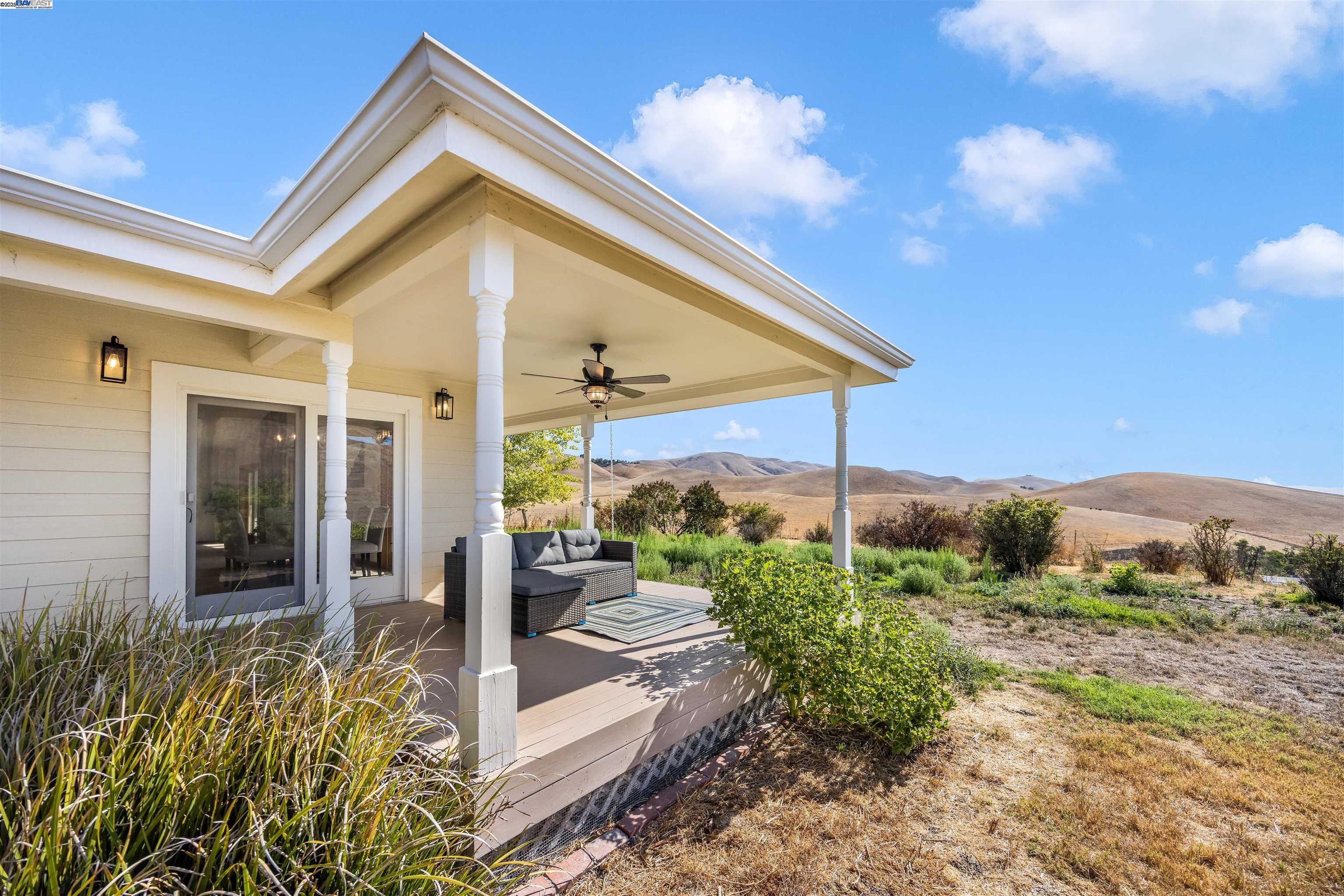 Detail Gallery Image 4 of 57 For 9050 Highland Rd, Livermore,  CA 94551 - 4 Beds | 2/1 Baths