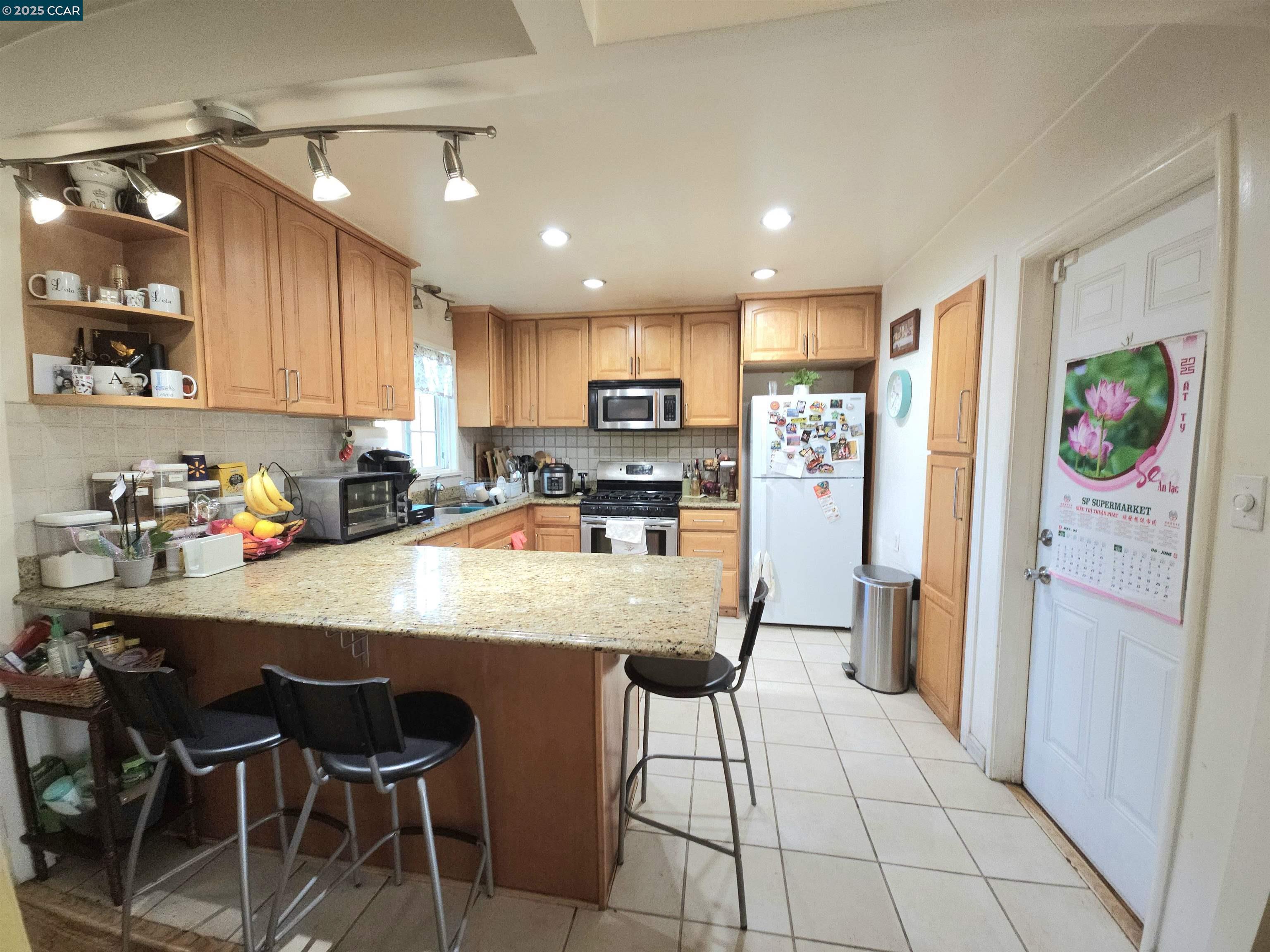 Detail Gallery Image 5 of 10 For 1527 24th St, Richmond,  CA 94806 - 4 Beds | 2 Baths