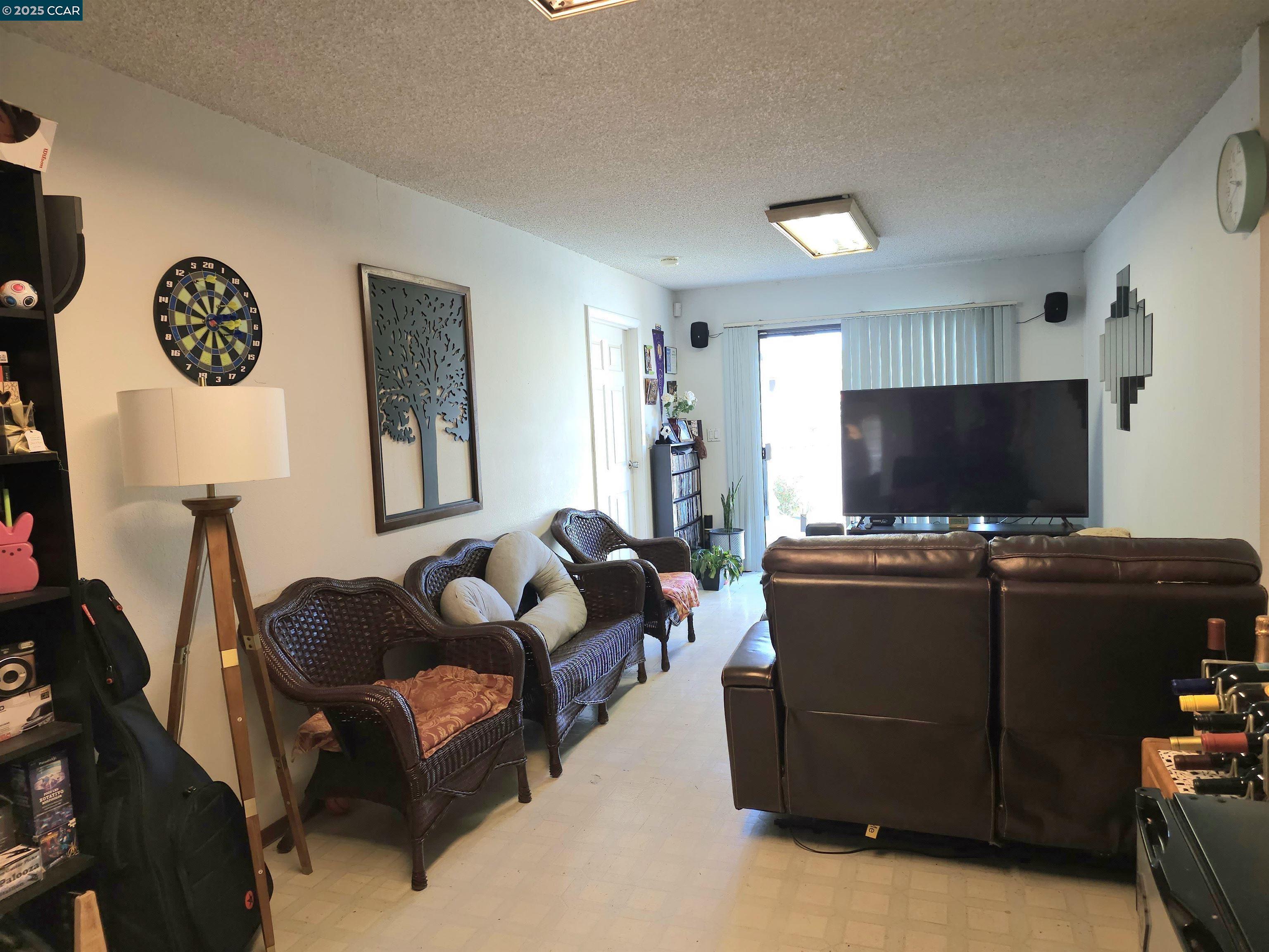 Detail Gallery Image 8 of 10 For 1527 24th St, Richmond,  CA 94806 - 4 Beds | 2 Baths