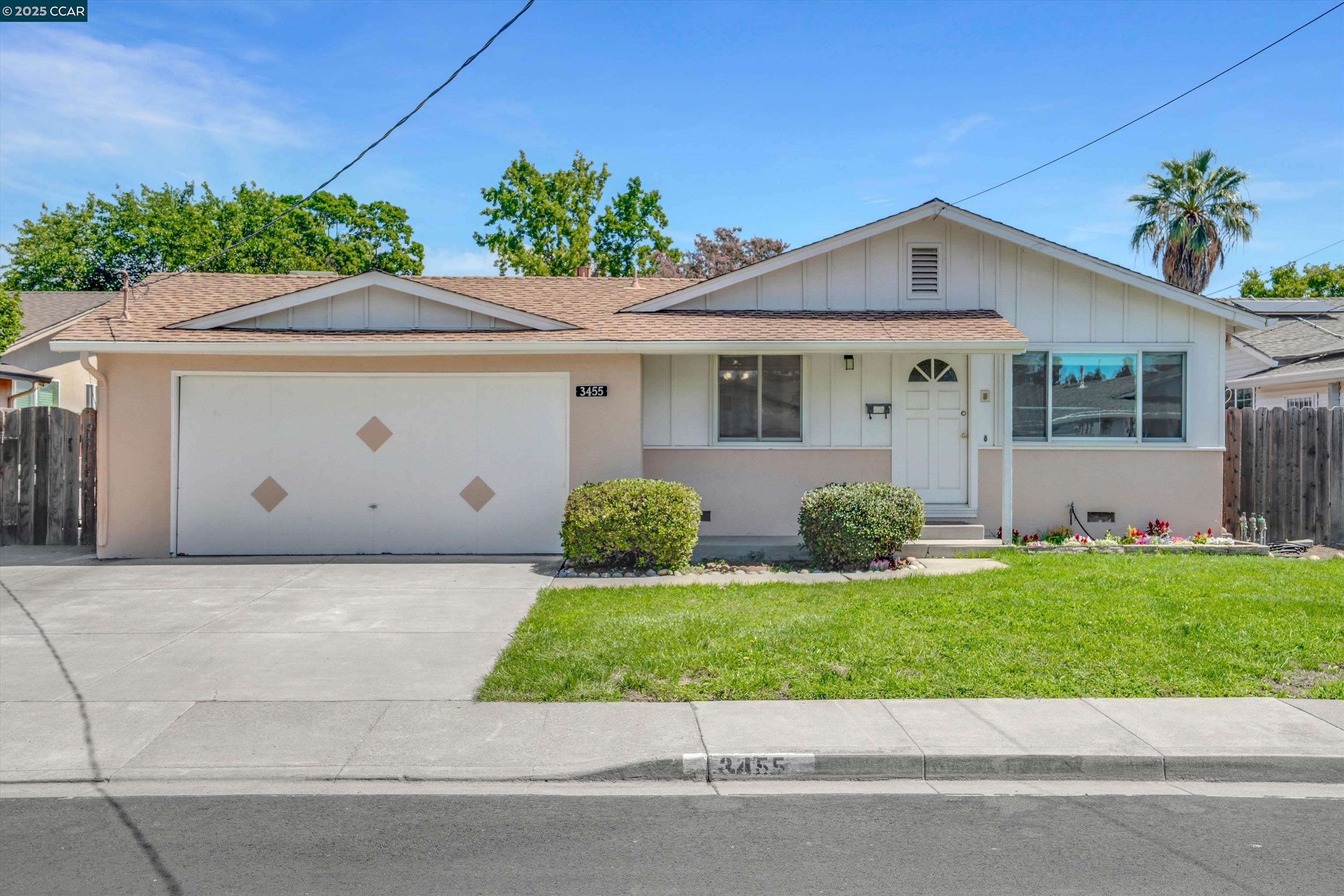 Detail Gallery Image 1 of 34 For 3455 Halifax Way, Concord,  CA 94520 - 3 Beds | 2/1 Baths