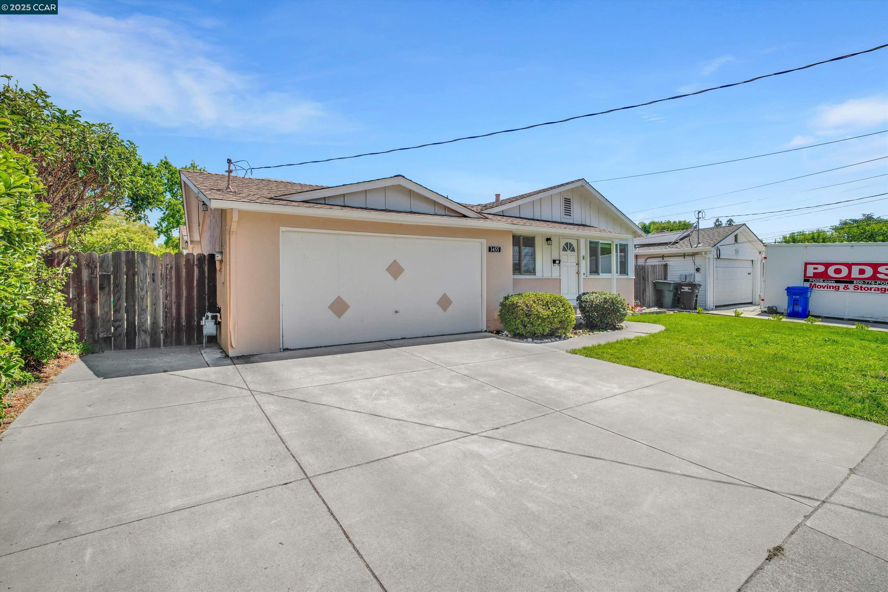 Detail Gallery Image 2 of 34 For 3455 Halifax Way, Concord,  CA 94520 - 3 Beds | 2/1 Baths