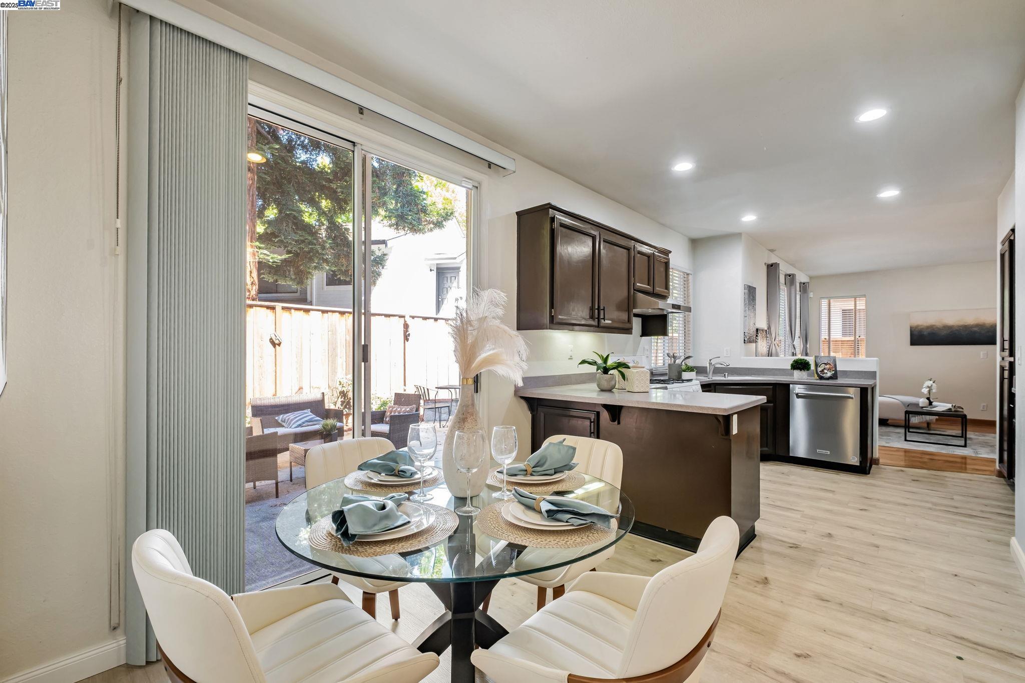Detail Gallery Image 14 of 52 For 3840 Springfield Cmn, Fremont,  CA 94555 - 4 Beds | 2/1 Baths