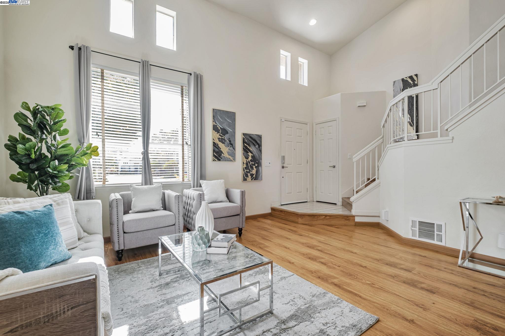 Detail Gallery Image 4 of 52 For 3840 Springfield Cmn, Fremont,  CA 94555 - 4 Beds | 2/1 Baths
