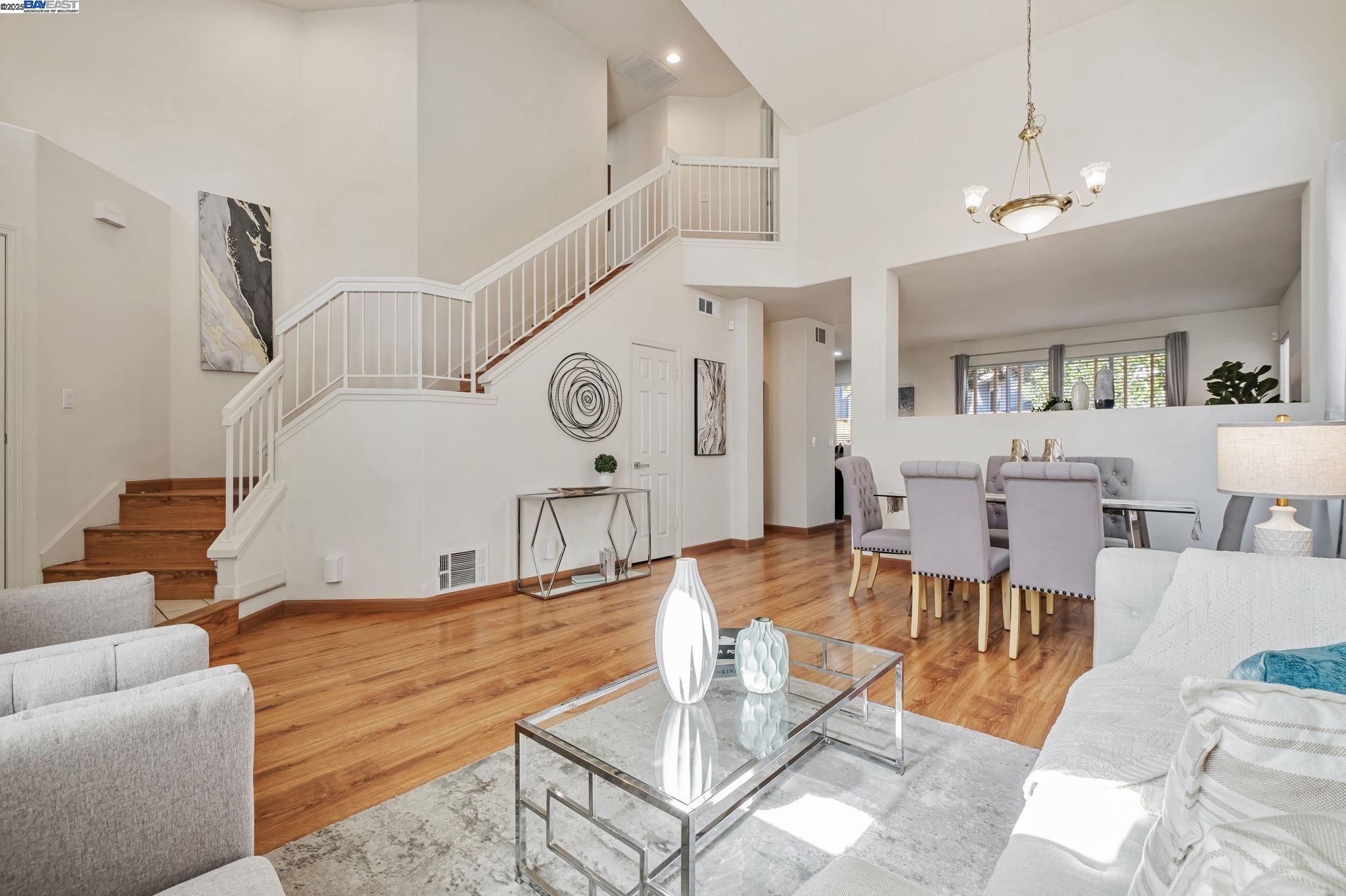 Detail Gallery Image 5 of 52 For 3840 Springfield Cmn, Fremont,  CA 94555 - 4 Beds | 2/1 Baths