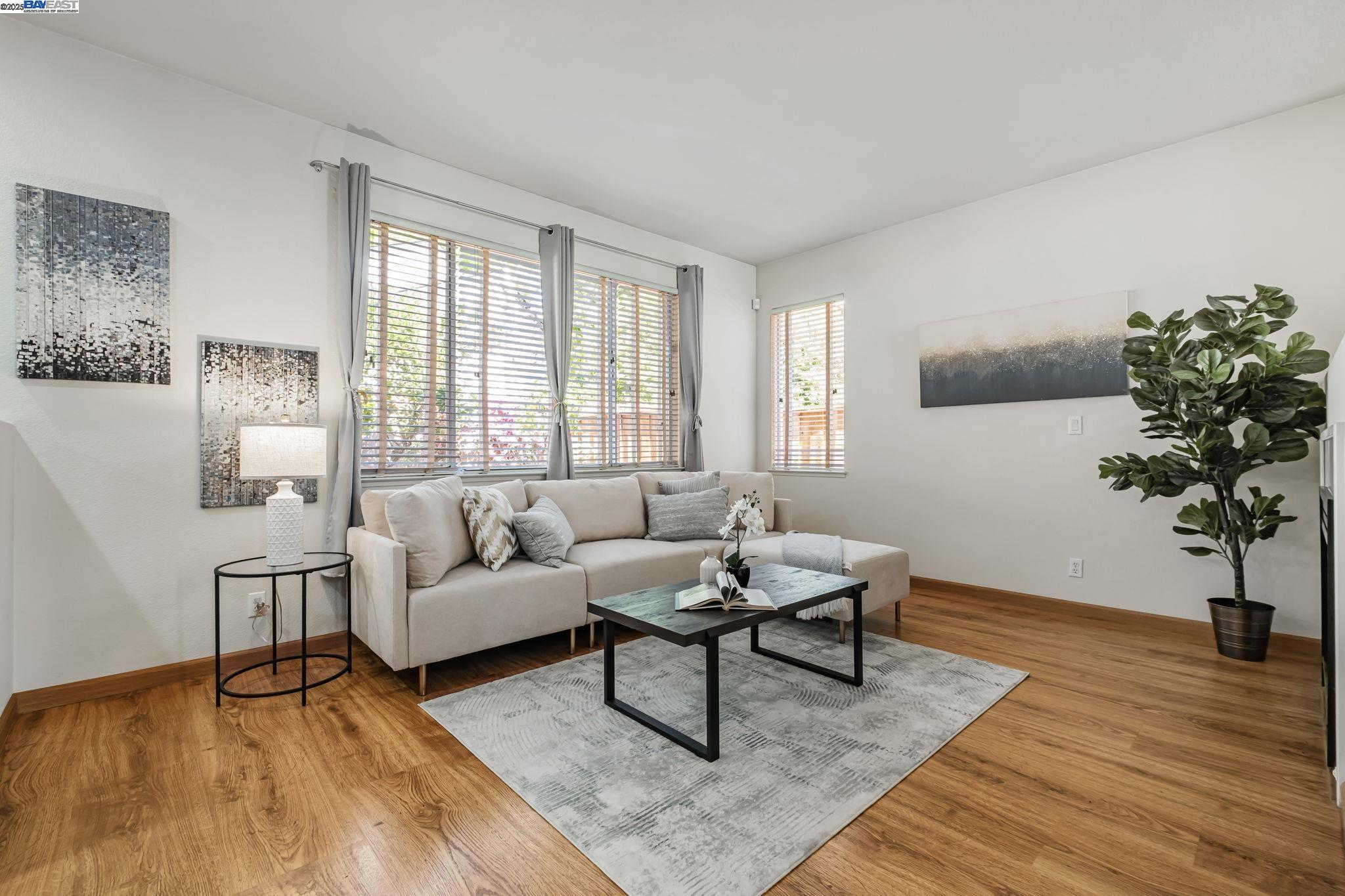 Detail Gallery Image 8 of 52 For 3840 Springfield Cmn, Fremont,  CA 94555 - 4 Beds | 2/1 Baths