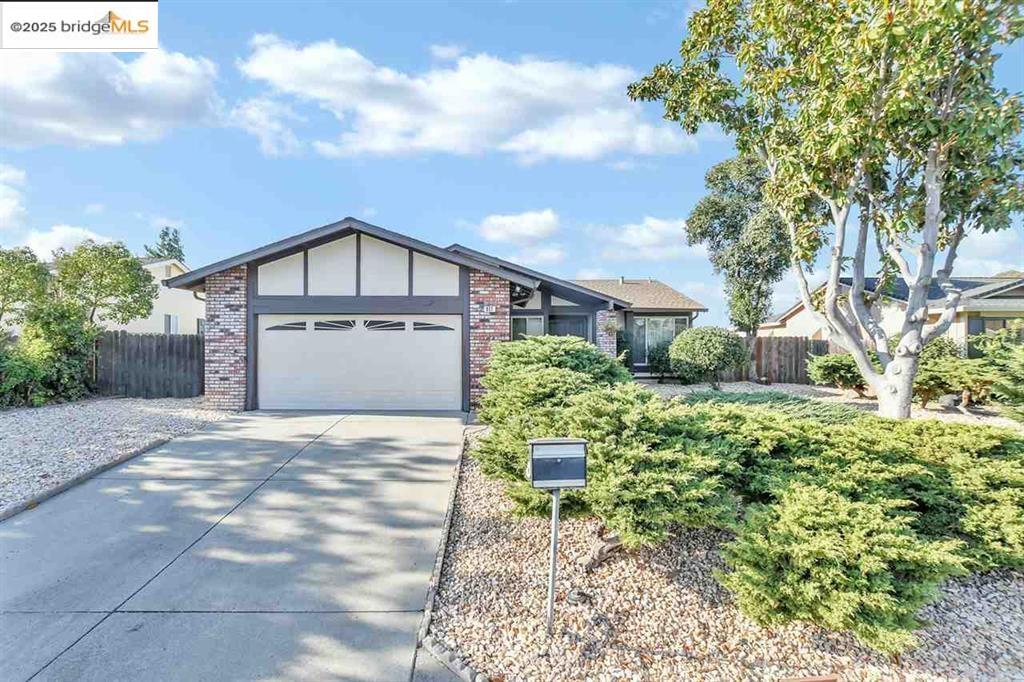 Detail Gallery Image 1 of 13 For 817 Basalt Way, Antioch,  CA 94509 - 3 Beds | 2 Baths