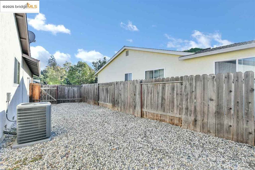 Detail Gallery Image 12 of 13 For 817 Basalt Way, Antioch,  CA 94509 - 3 Beds | 2 Baths