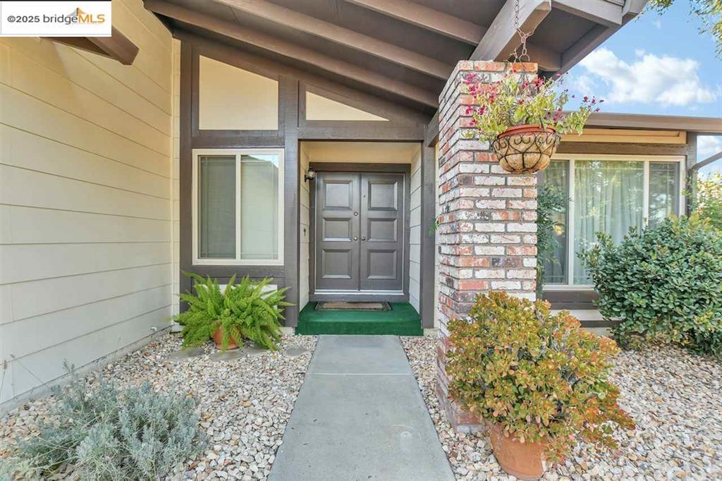 Detail Gallery Image 3 of 13 For 817 Basalt Way, Antioch,  CA 94509 - 3 Beds | 2 Baths