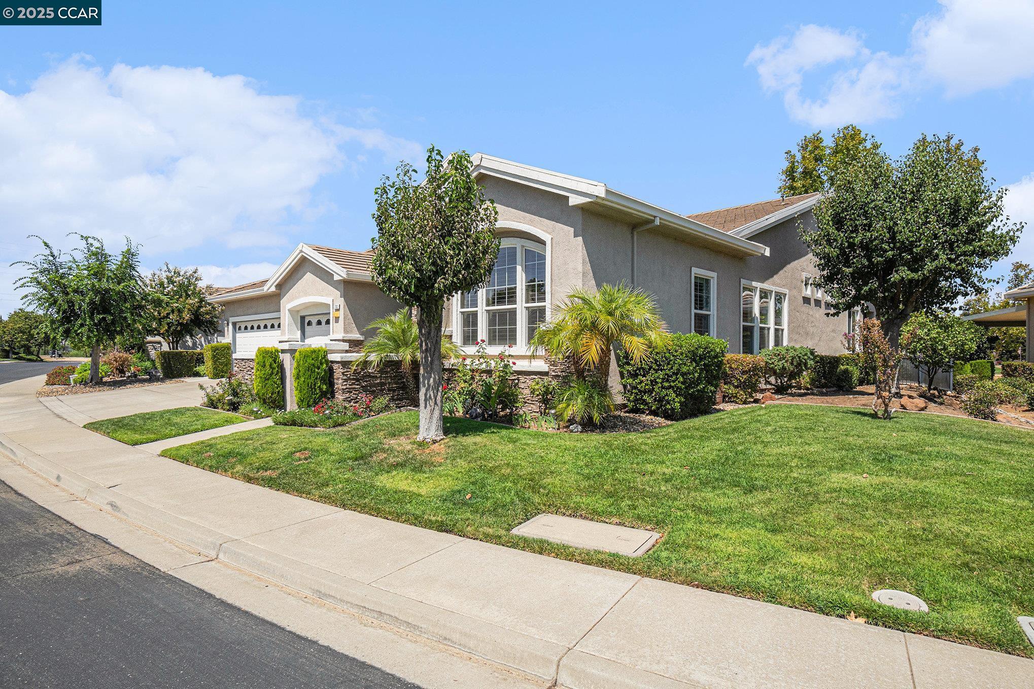 Detail Gallery Image 2 of 29 For 1783 Rubidoux Ter, Brentwood,  CA 94513 - 2 Beds | 2/1 Baths