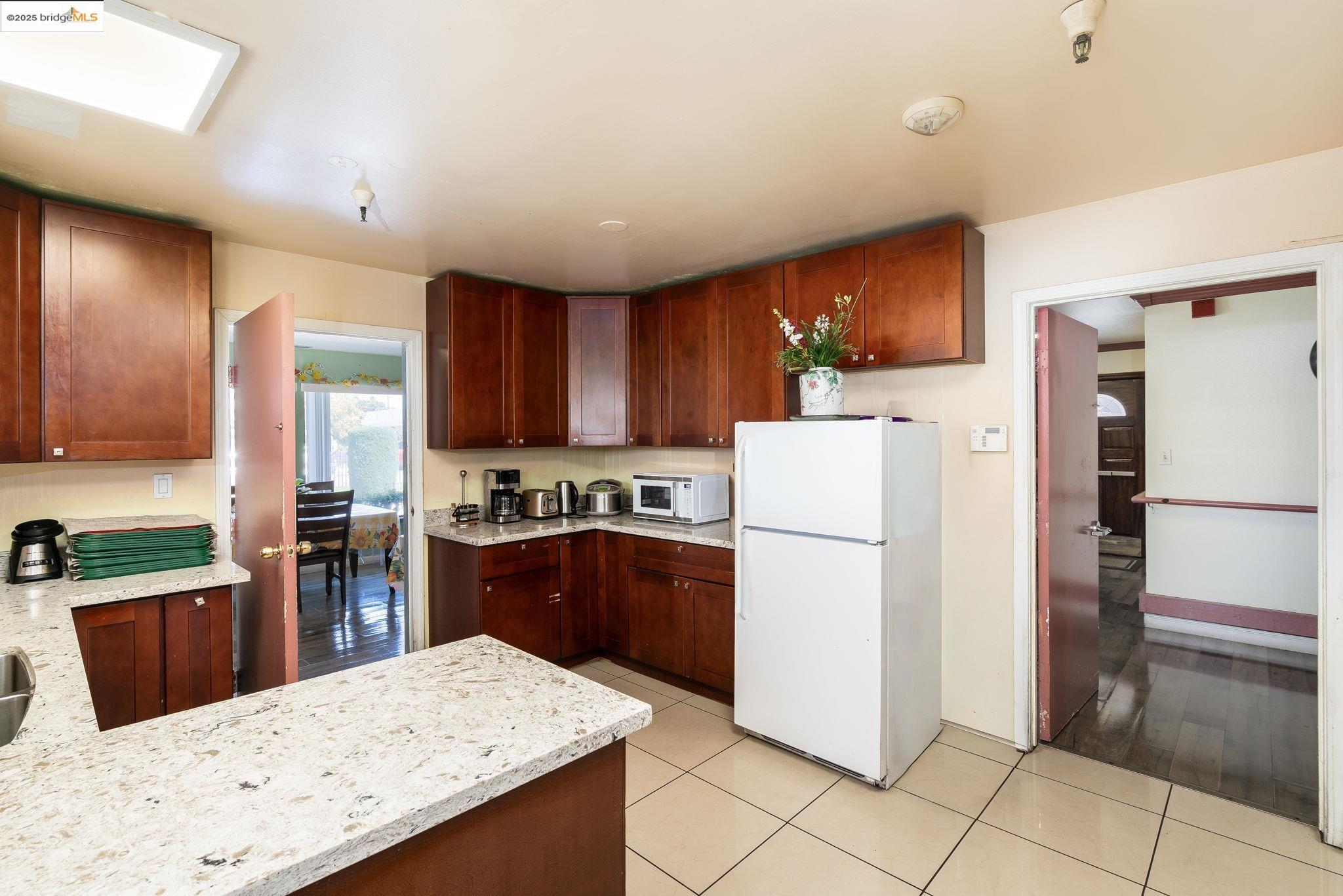 Detail Gallery Image 11 of 50 For 18905 Standish Ave, Hayward,  CA 94541 - – Beds | – Baths