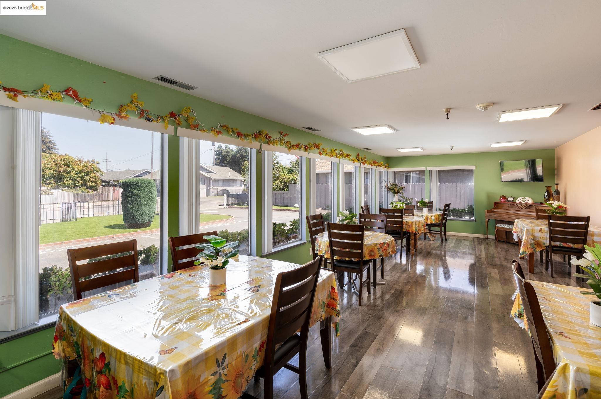 Detail Gallery Image 6 of 50 For 18905 Standish Ave, Hayward,  CA 94541 - – Beds | – Baths