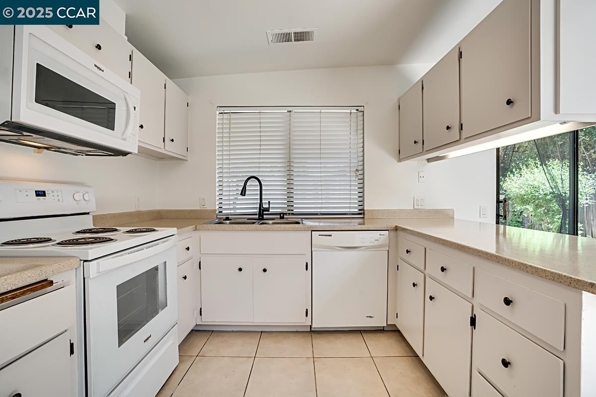 Detail Gallery Image 11 of 39 For 50 Chief #50 CHIEF CT,  Sacramento,  CA 95833 - 3 Beds | 2 Baths