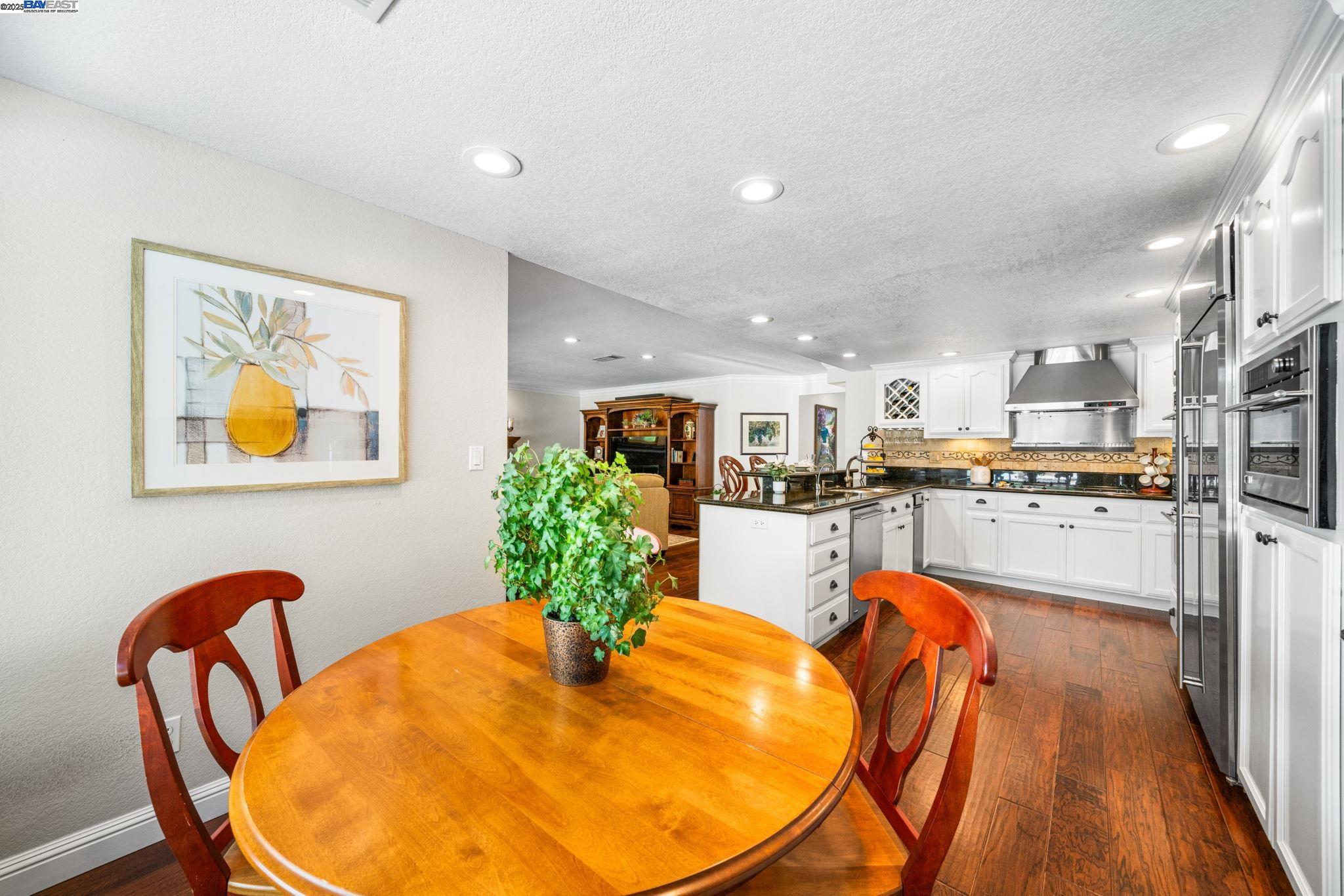 Detail Gallery Image 11 of 56 For 639 Canyon Crest Rd East, San Ramon,  CA 94582 - 4 Beds | 3 Baths