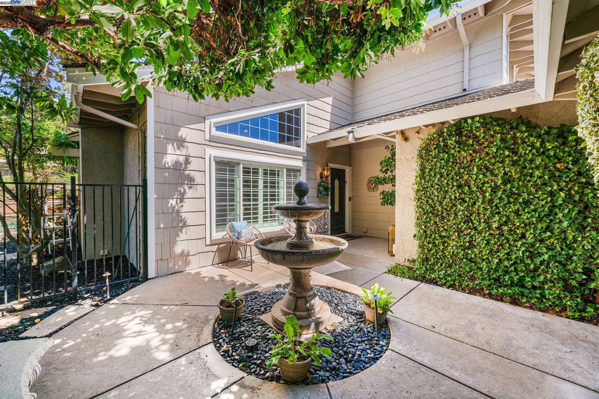 Detail Gallery Image 4 of 56 For 639 Canyon Crest Rd East, San Ramon,  CA 94582 - 4 Beds | 3 Baths
