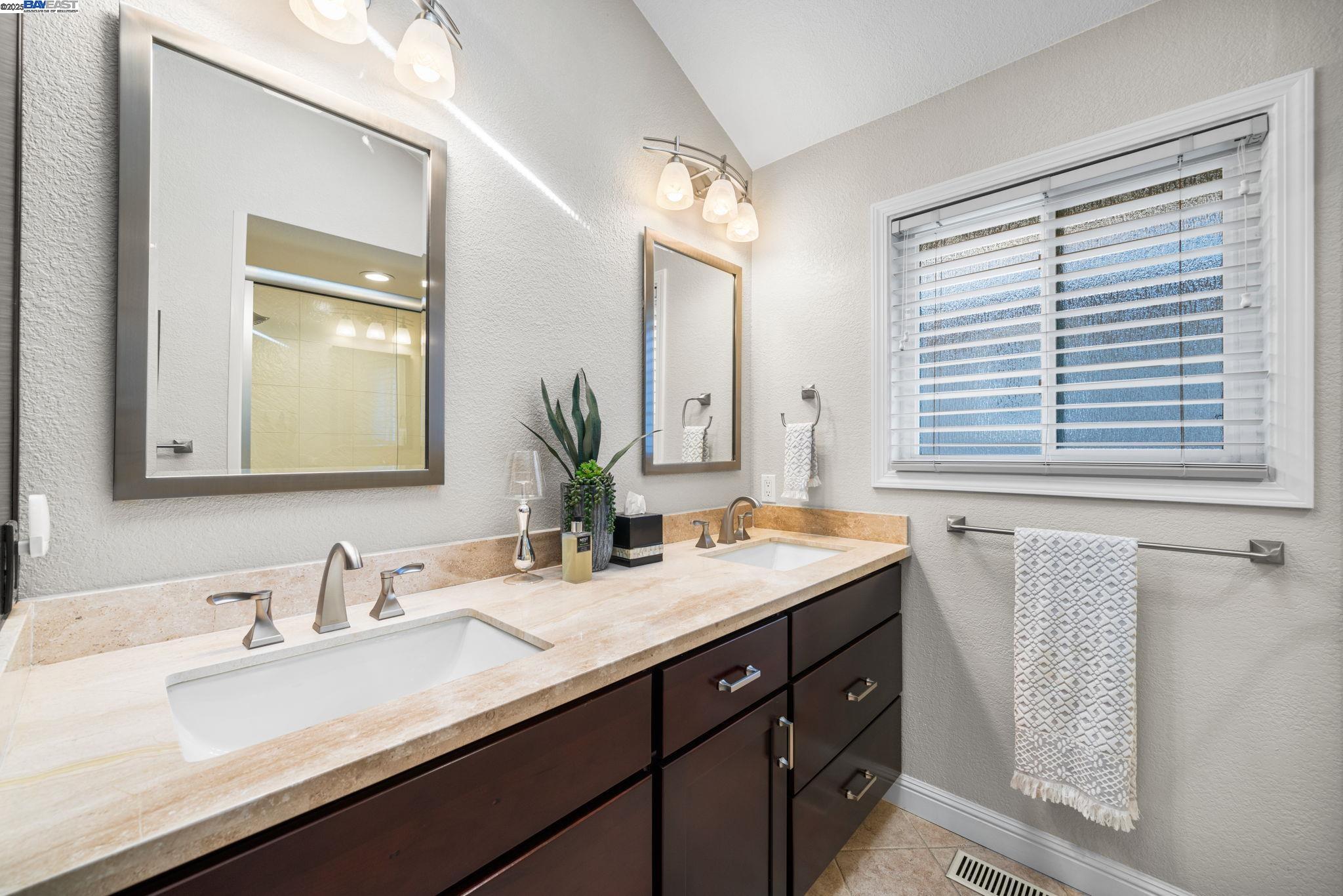 Detail Gallery Image 31 of 56 For 639 Canyon Crest Rd East, San Ramon,  CA 94582 - 4 Beds | 3 Baths