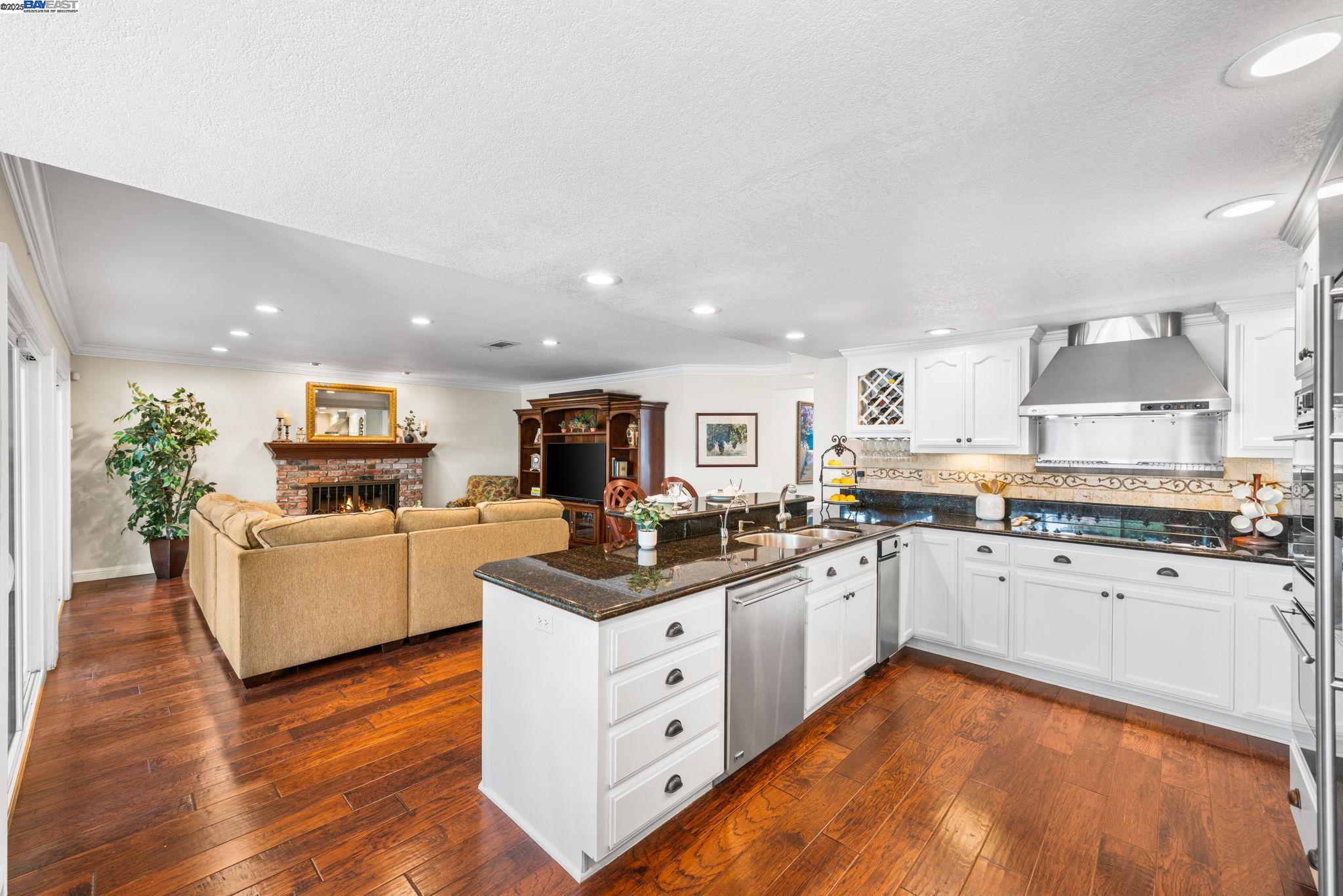 Detail Gallery Image 5 of 56 For 639 Canyon Crest Rd East, San Ramon,  CA 94582 - 4 Beds | 3 Baths