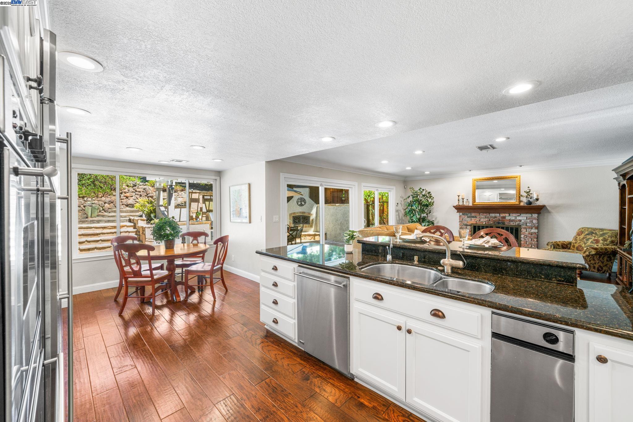 Detail Gallery Image 8 of 56 For 639 Canyon Crest Rd East, San Ramon,  CA 94582 - 4 Beds | 3 Baths