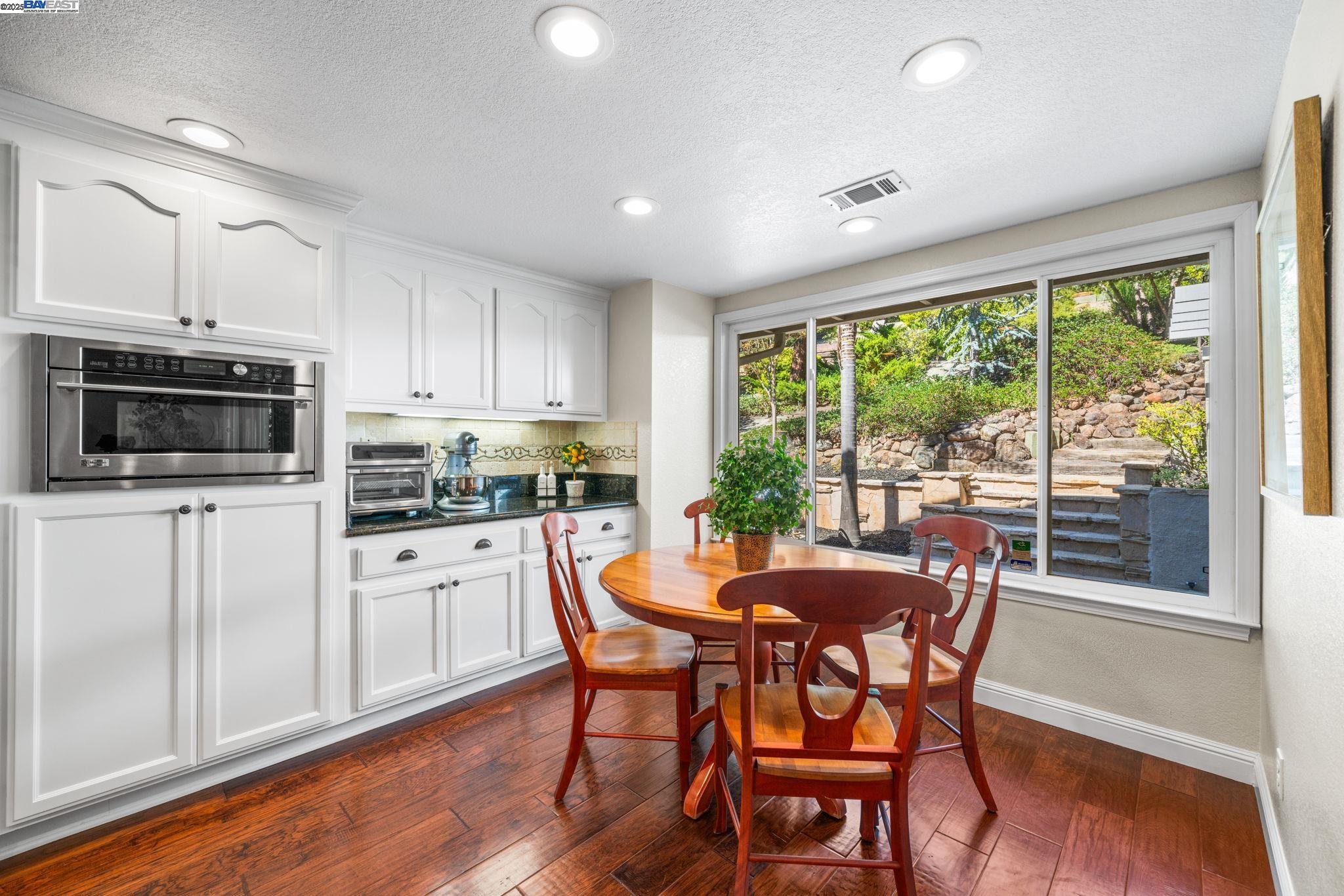 Detail Gallery Image 10 of 56 For 639 Canyon Crest Rd East, San Ramon,  CA 94582 - 4 Beds | 3 Baths