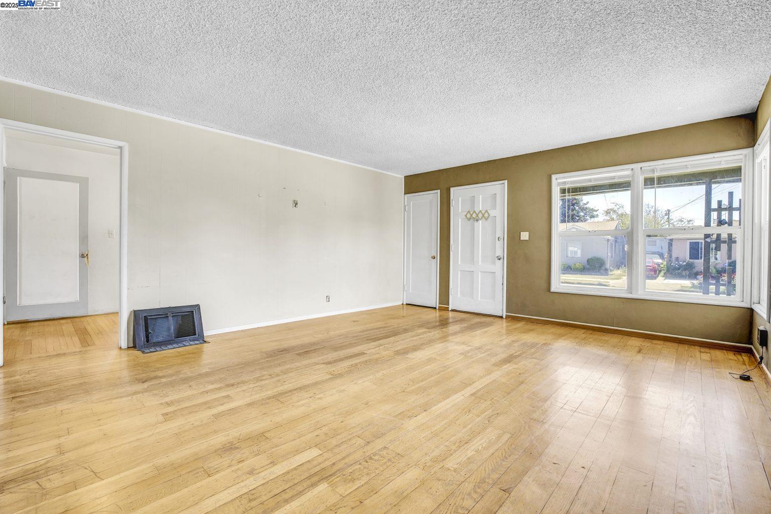 Detail Gallery Image 4 of 31 For 514 Cascade Rd, San Leandro,  CA 94577 - 2 Beds | 1 Baths