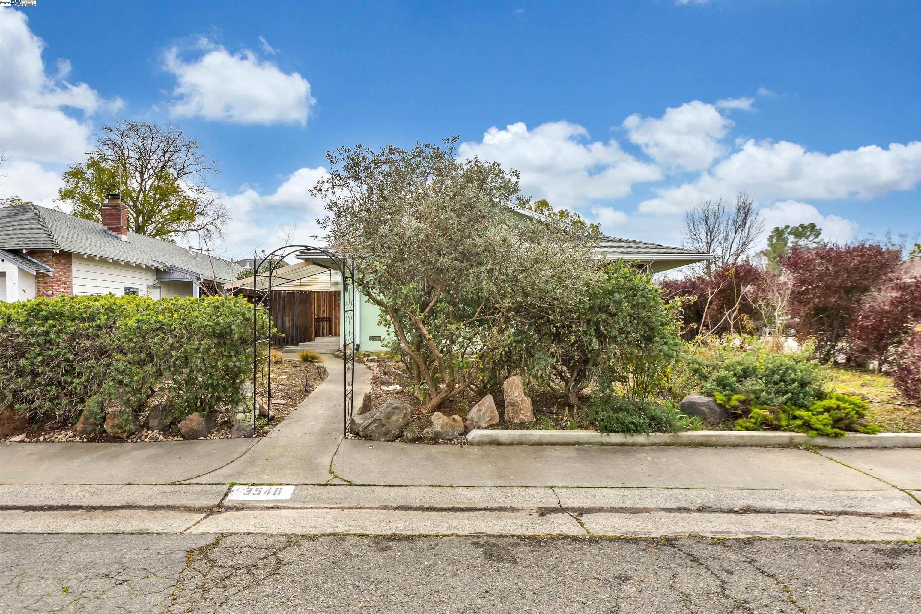 Detail Gallery Image 2 of 59 For 3546 Cody Way, Sacramento,  CA 95864 - – Beds | – Baths