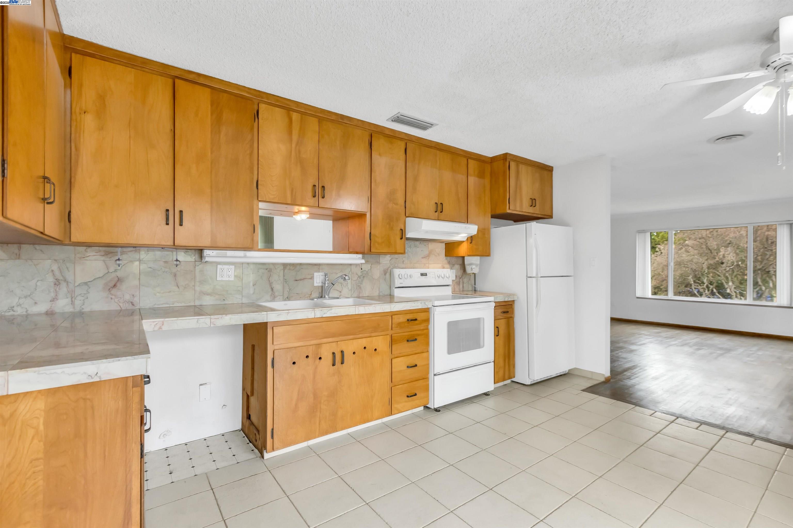 Detail Gallery Image 16 of 59 For 3546 Cody Way, Sacramento,  CA 95864 - – Beds | – Baths