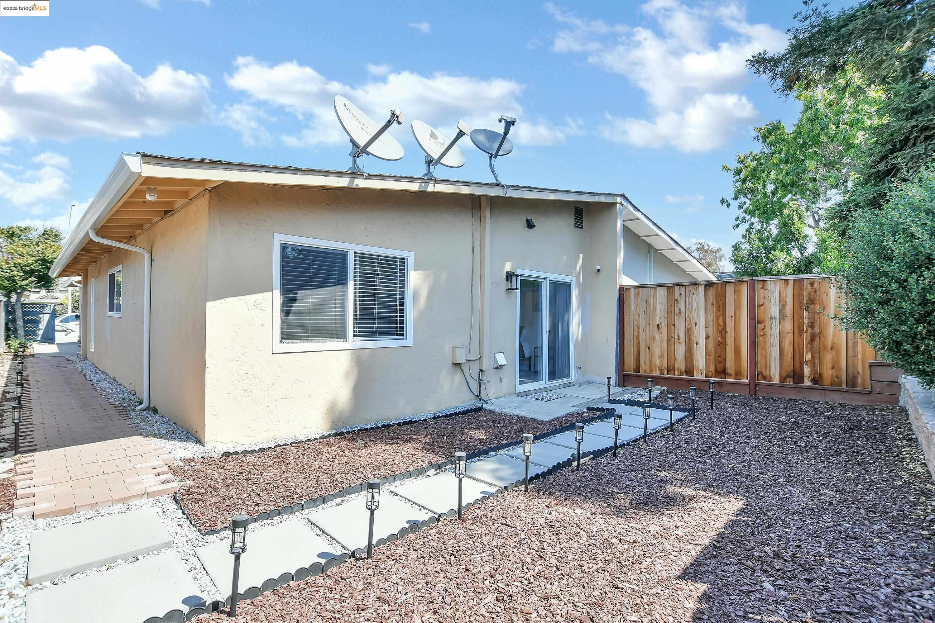 Detail Gallery Image 2 of 33 For 185 Evening Star Ct, Milpitas,  CA 95035 - 3 Beds | 2 Baths