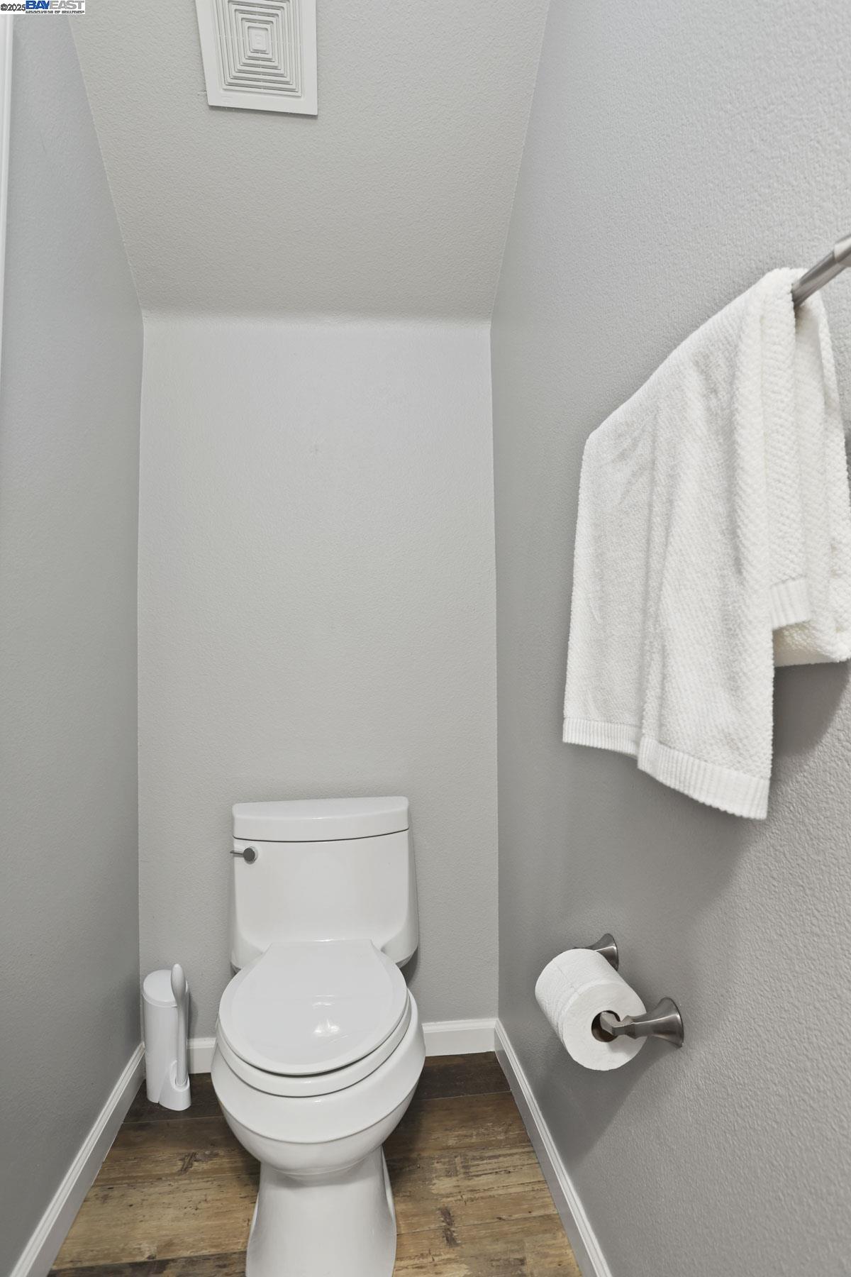 Detail Gallery Image 12 of 39 For 5244 Armani Ct, Pleasanton,  CA 94588 - 3 Beds | 2/1 Baths