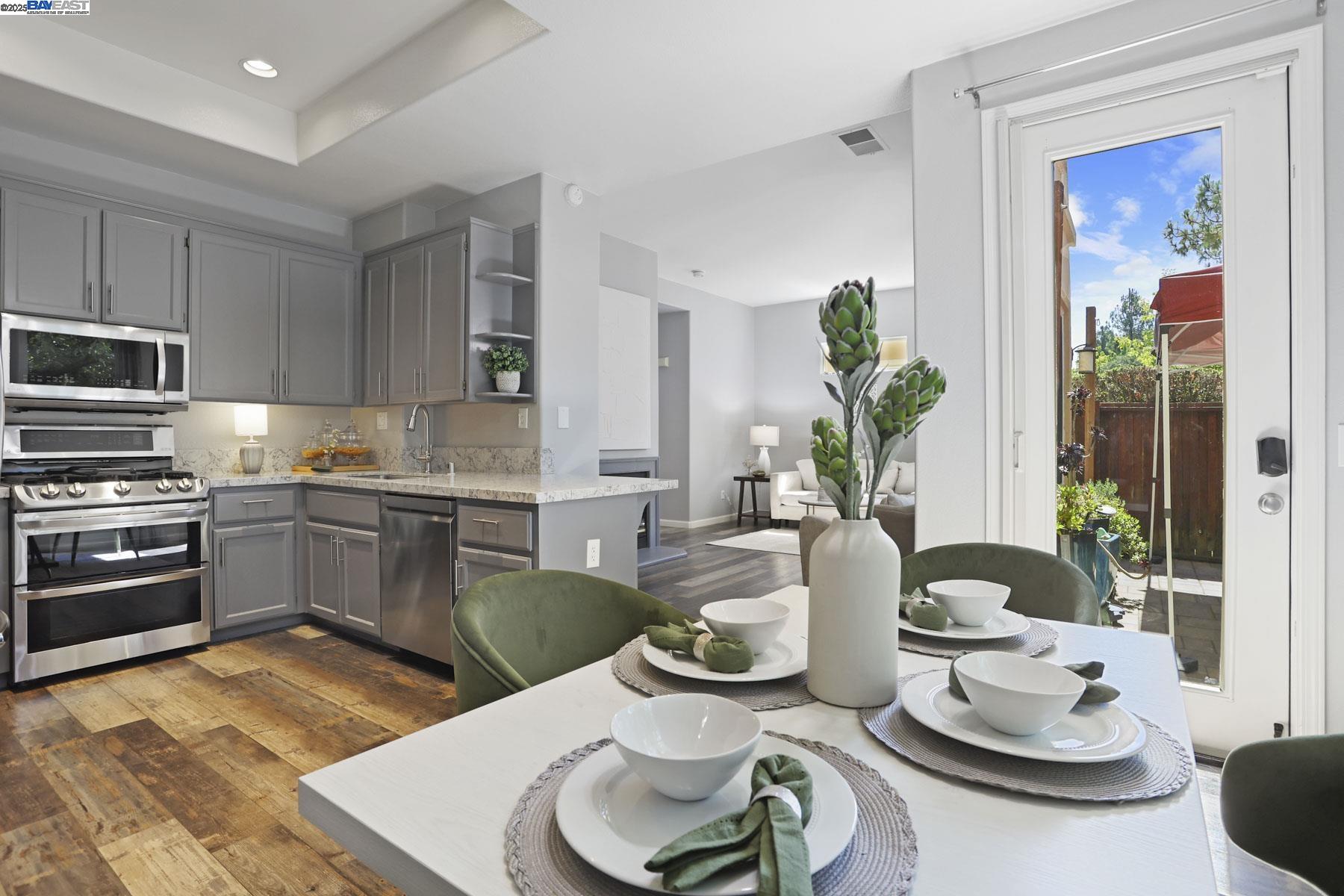 Detail Gallery Image 18 of 39 For 5244 Armani Ct, Pleasanton,  CA 94588 - 3 Beds | 2/1 Baths