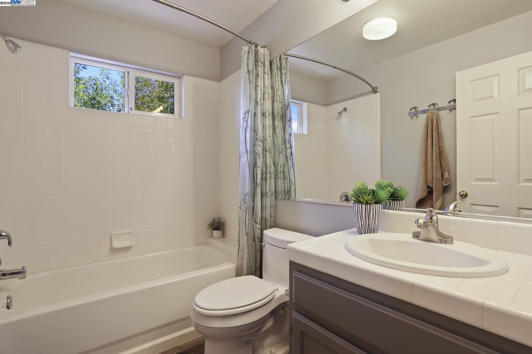 Detail Gallery Image 27 of 39 For 5244 Armani Ct, Pleasanton,  CA 94588 - 3 Beds | 2/1 Baths